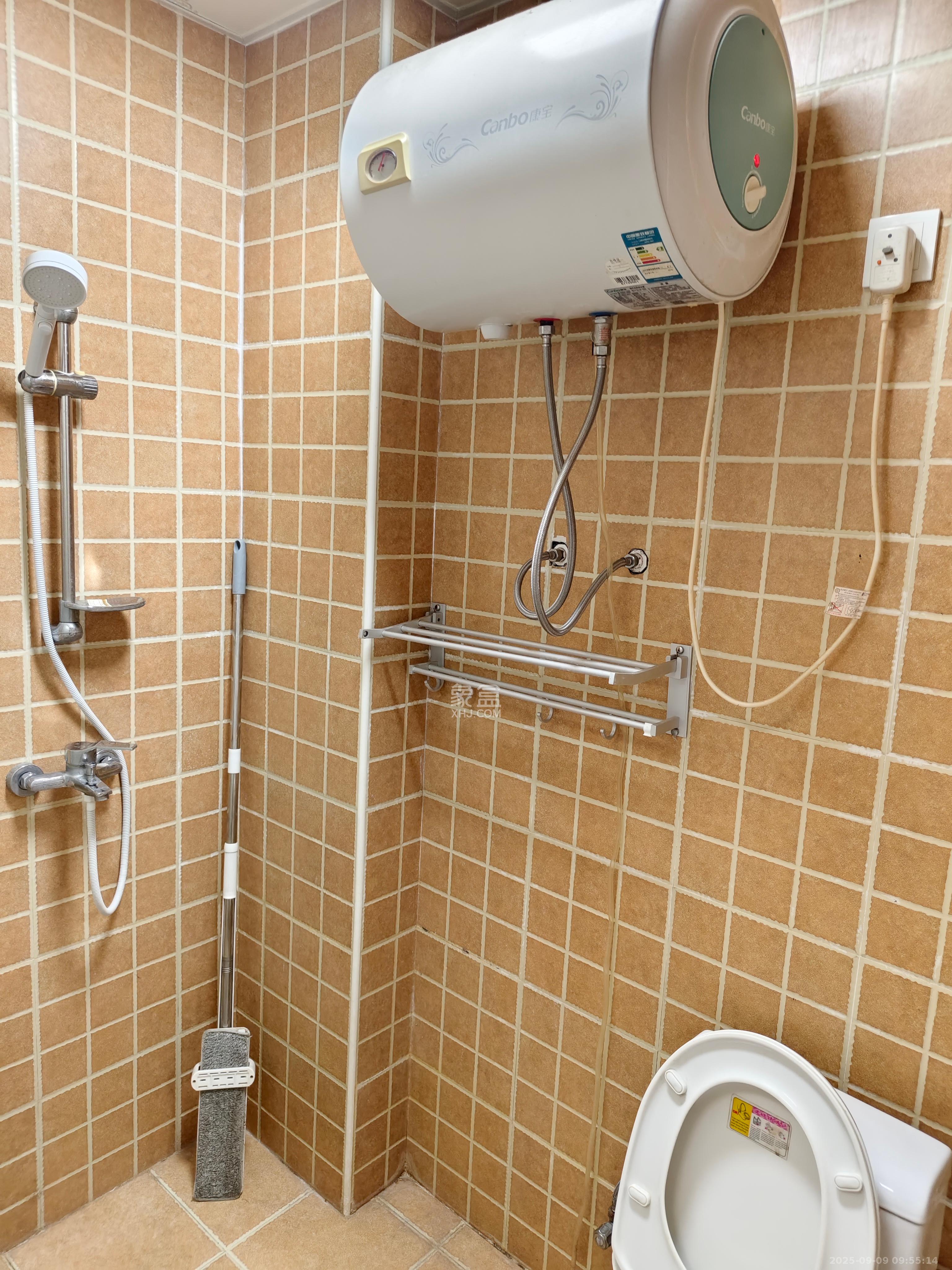 绿地中央广场  1室1厅1卫    1400.0元/月 绿地中央广场  1室1厅1卫    1400.0元/月室内图