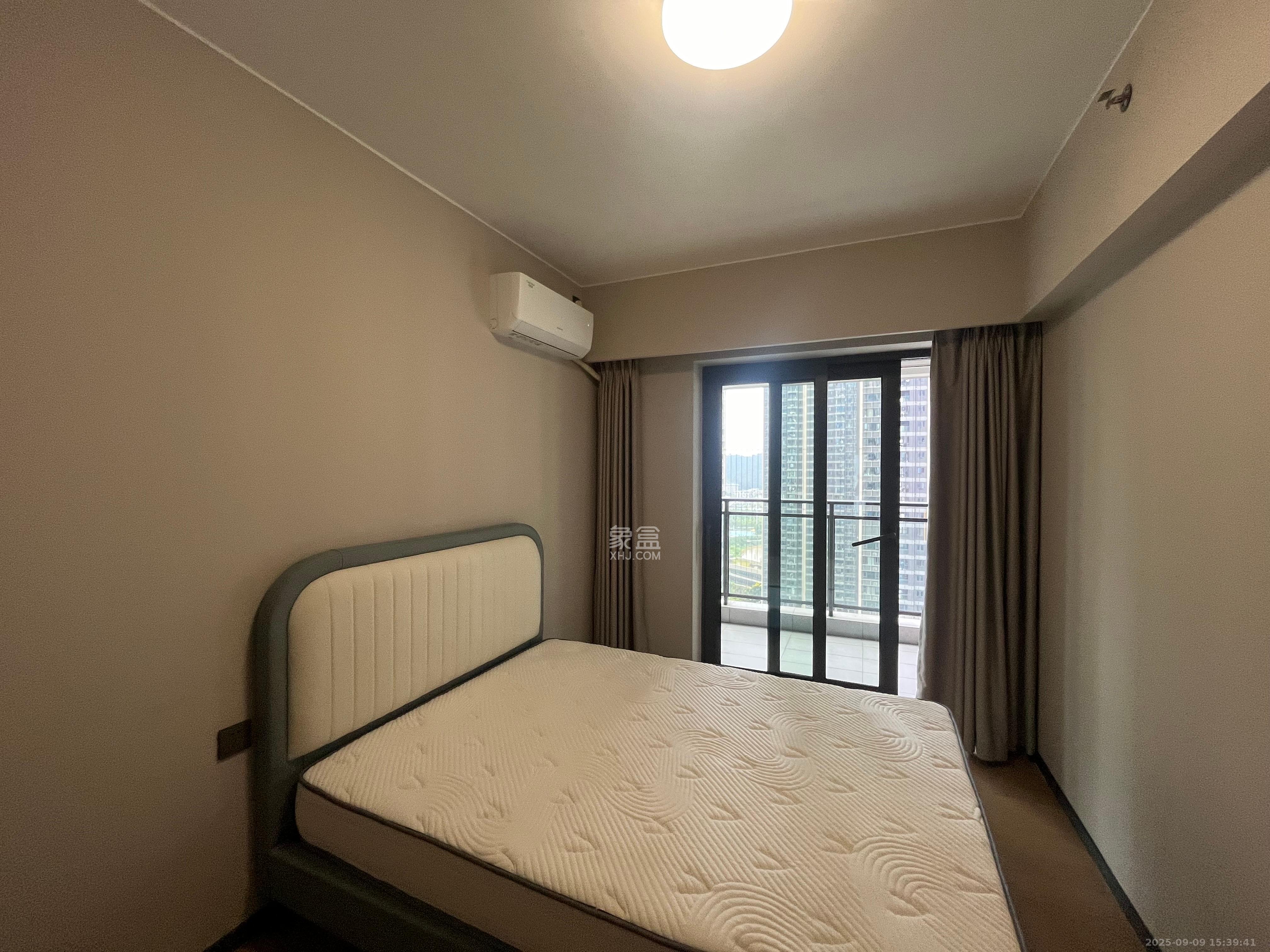 时代梅溪领峰  4室2厅2卫   3400.00元/月室内图