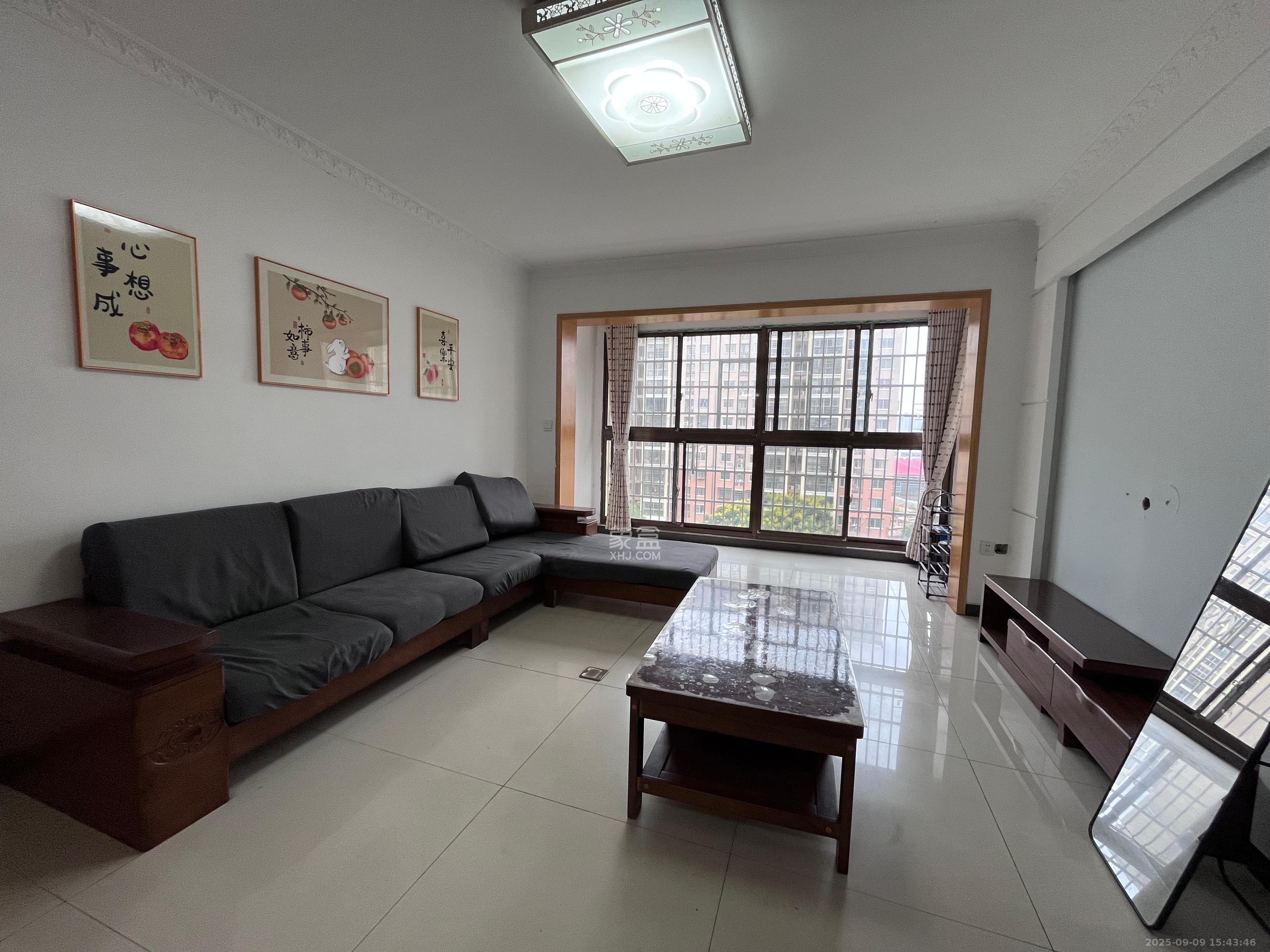 和润园一、二期 3室2厅1卫 1900.0元/月 和润园一、二期 3室2厅1卫 1900.0元/月室内图