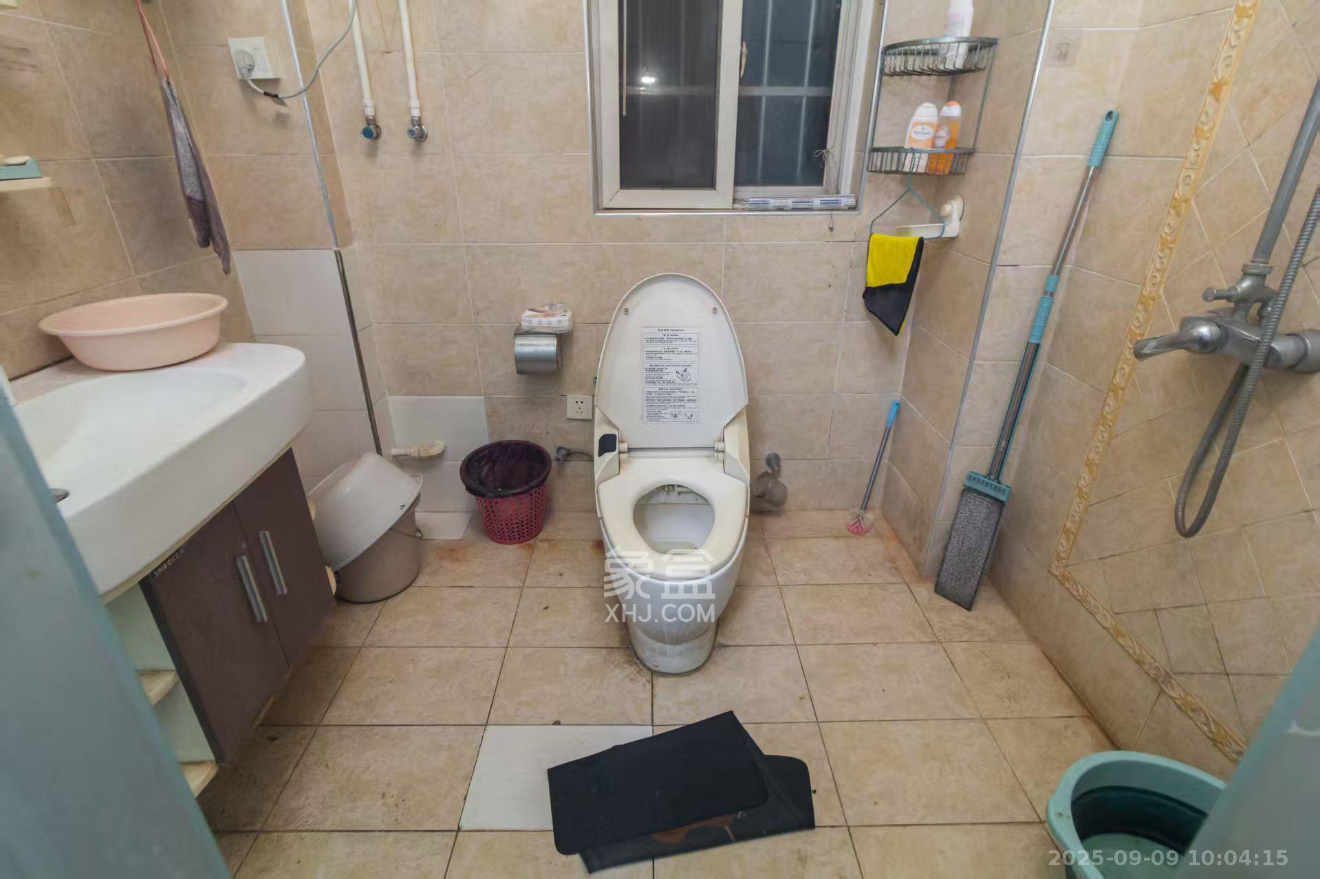 东门尚苑 4室2厅2卫 1600.0元/月 东门尚苑 4室2厅2卫 1600.0元/月室内图