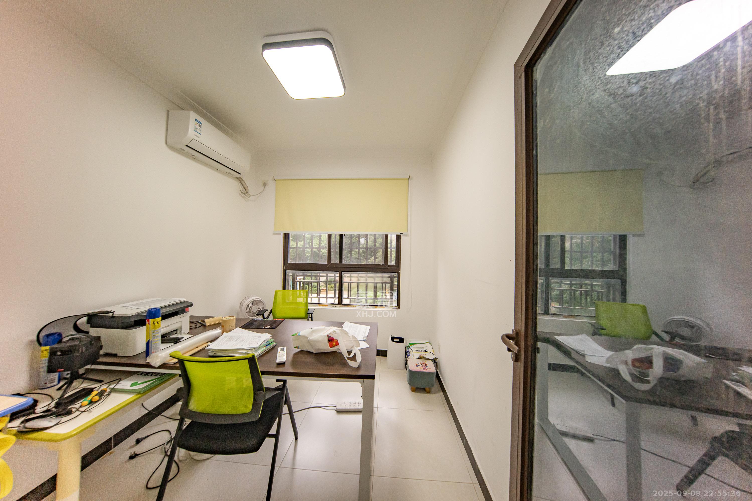 华润橡树湾 4室2厅2卫 90.0万 华润橡树湾 4室2厅2卫 90.0万卧室