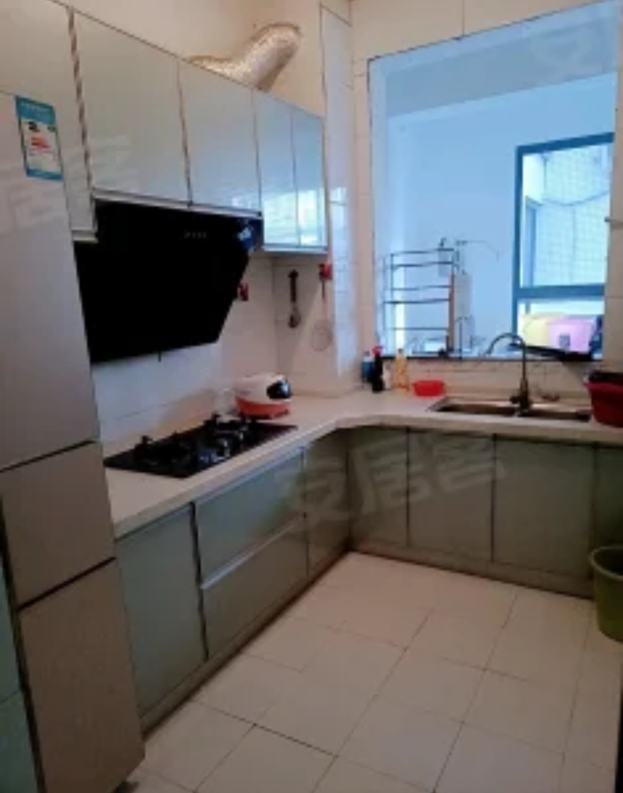 月亮湾三期  3室2厅1卫    1600.0元/月 月亮湾三期  3室2厅1卫    1600.0元/月室内图