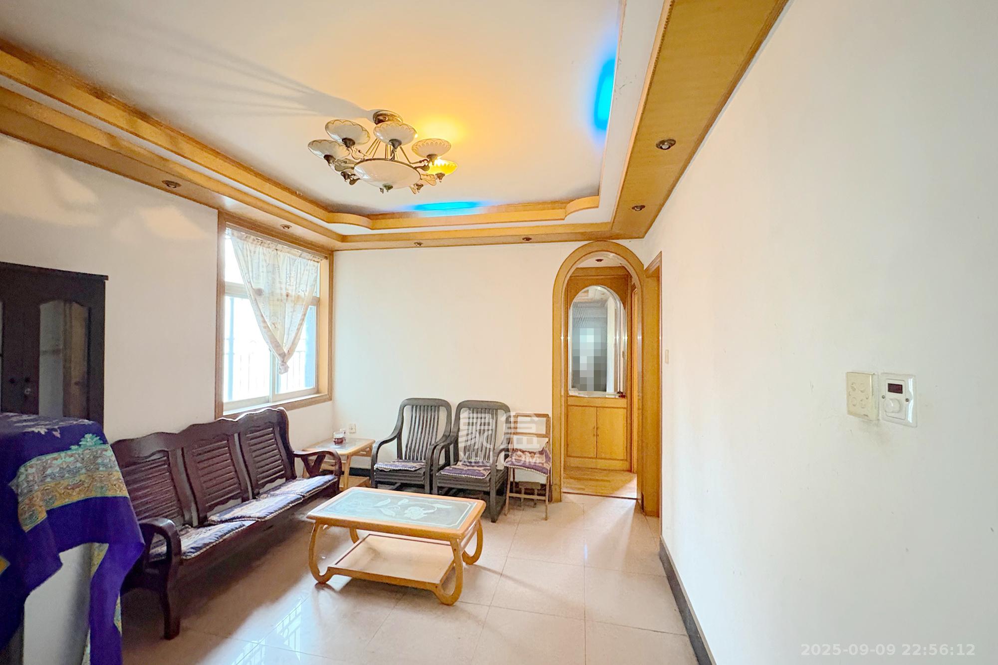 长铁高层  2室2厅1卫    68.0万 长铁高层  2室2厅1卫    68.0万客厅