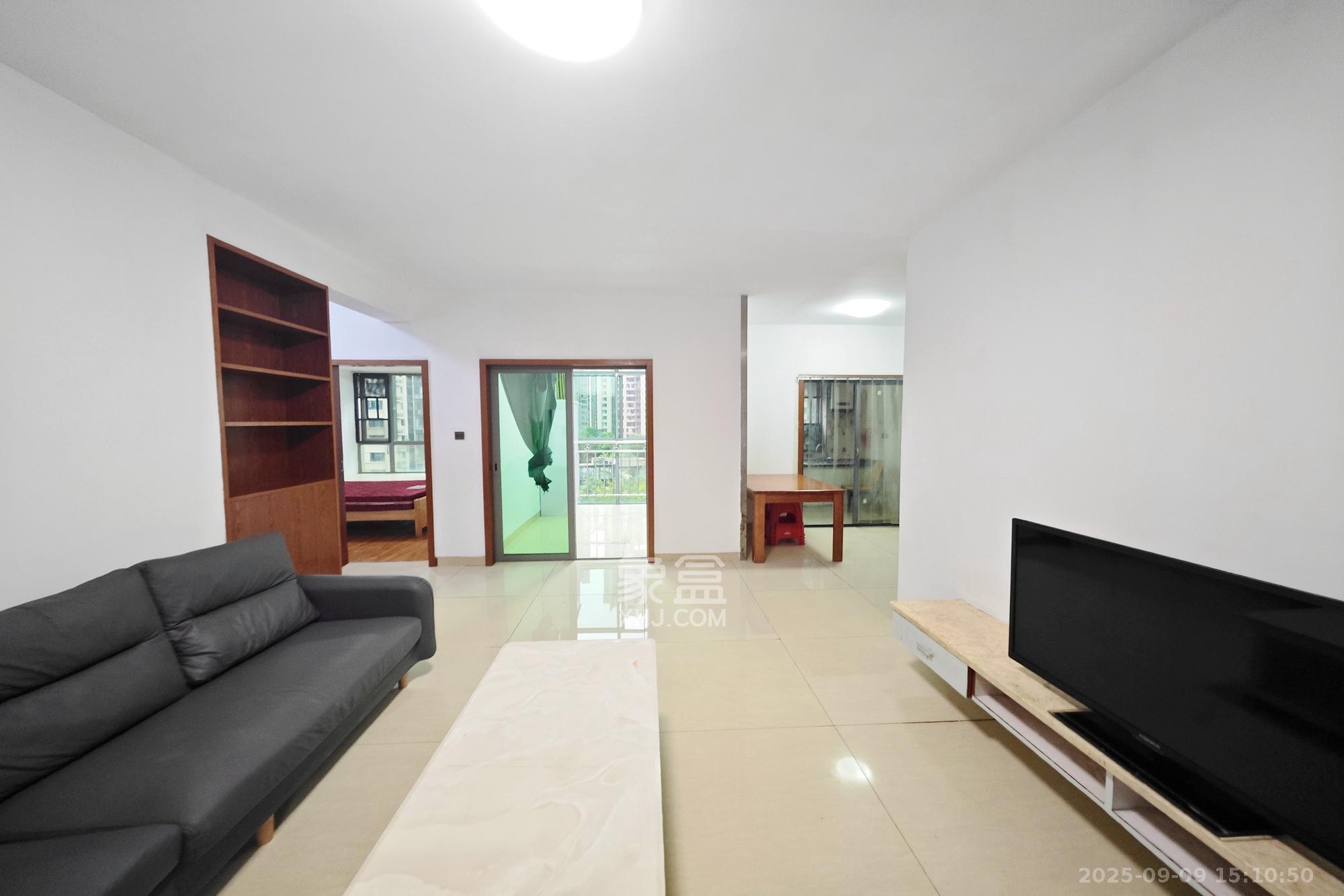 新城新世界一二三期 3室2厅1卫 87.0万 新城新世界一二三期 3室2厅1卫 87.0万客厅