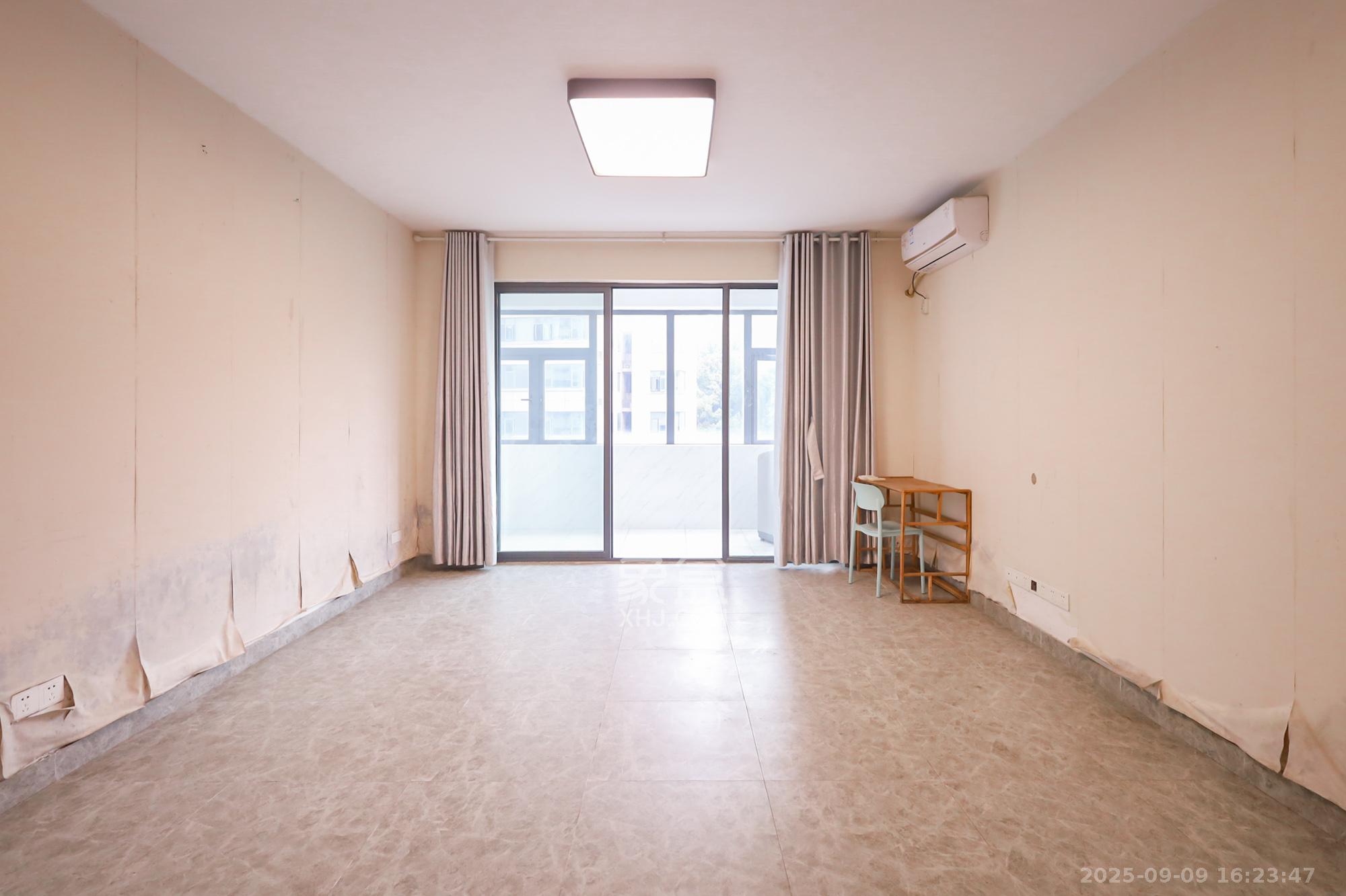 蓝光雍锦阁 3室2厅2卫 136.0万 蓝光雍锦阁 3室2厅2卫 136.0万客厅