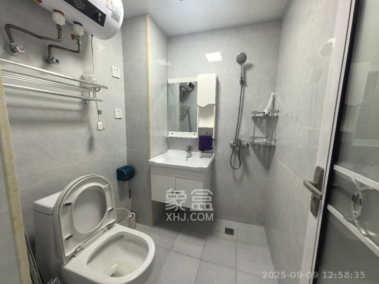 裕天国际商汇中心 1室1厅1卫 1300.0元/月 裕天国际商汇中心 1室1厅1卫 1300.0元/月室内图