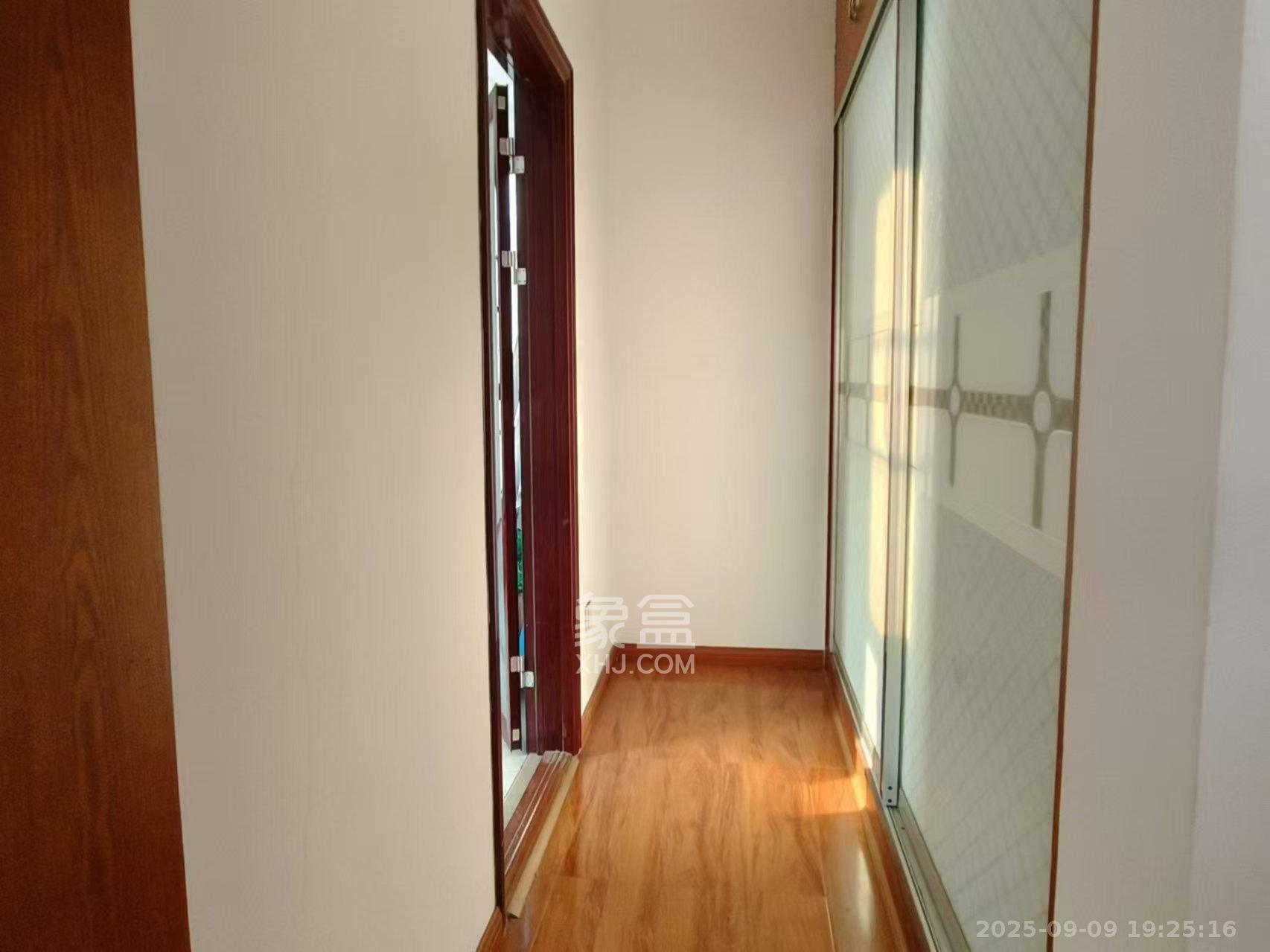 保利麓谷林语C区  4室2厅2卫    2800.0元/月室内图