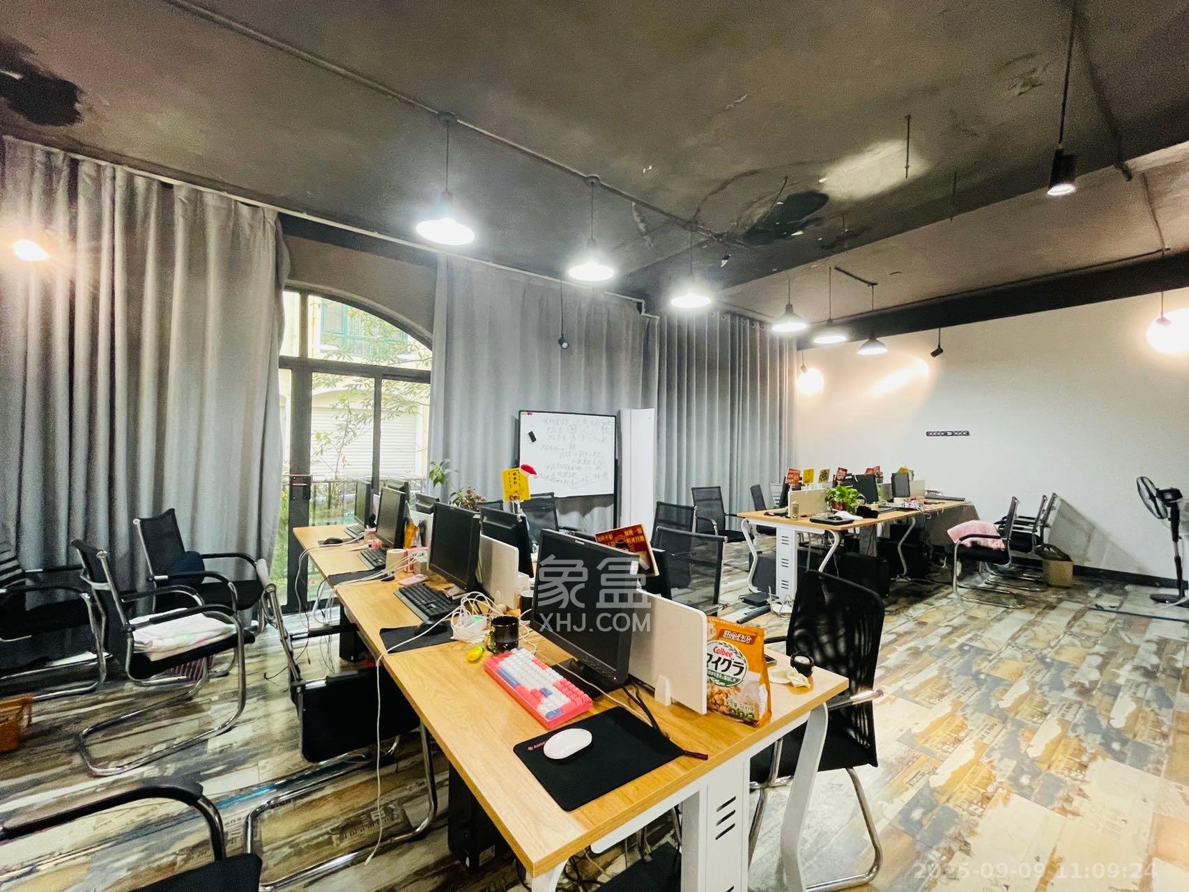 归心苑  7室3厅4卫    12800.0元/月室内图