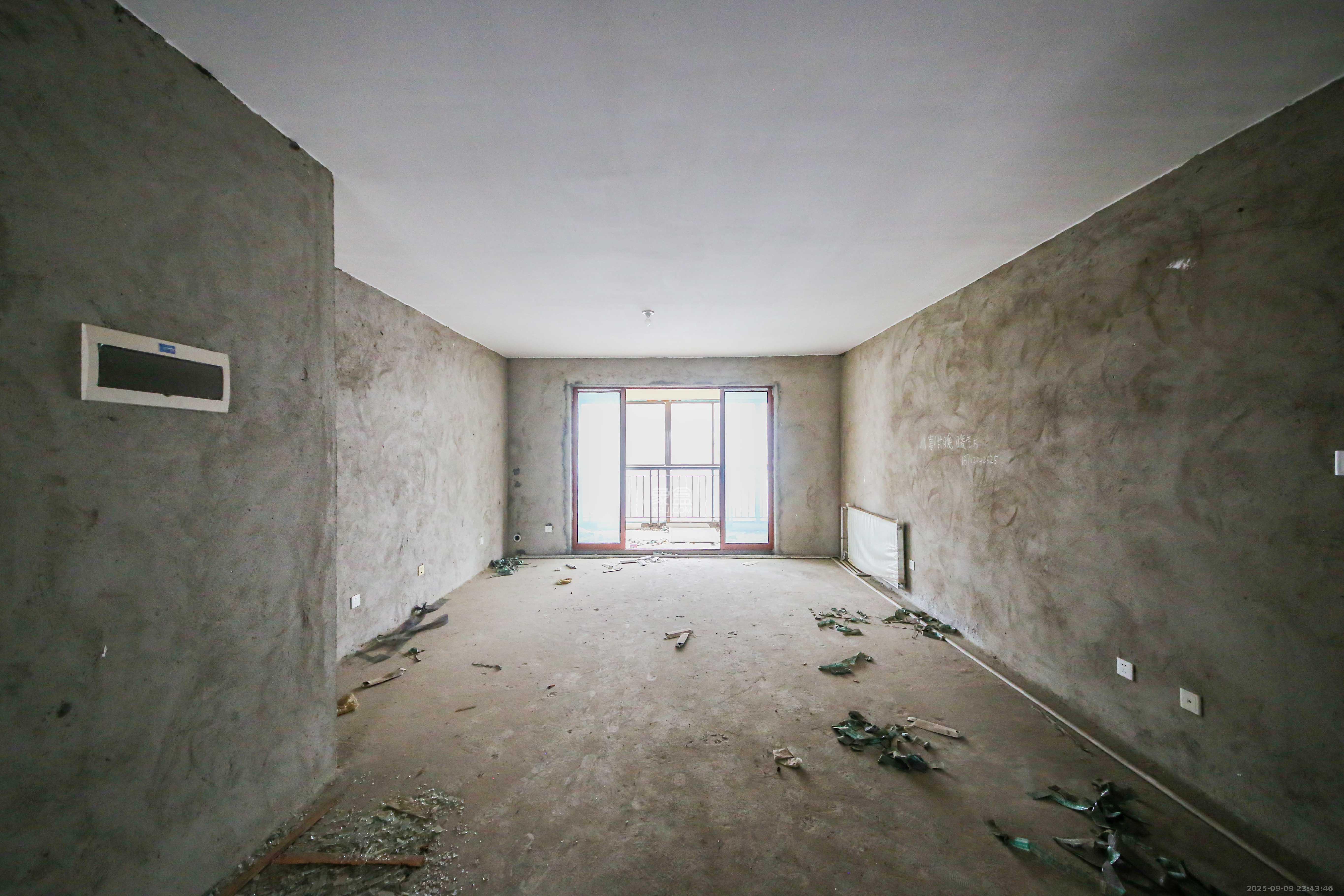 银杏嘉园  4室2厅1卫    200.0万 银杏嘉园  4室2厅1卫    200.0万客厅