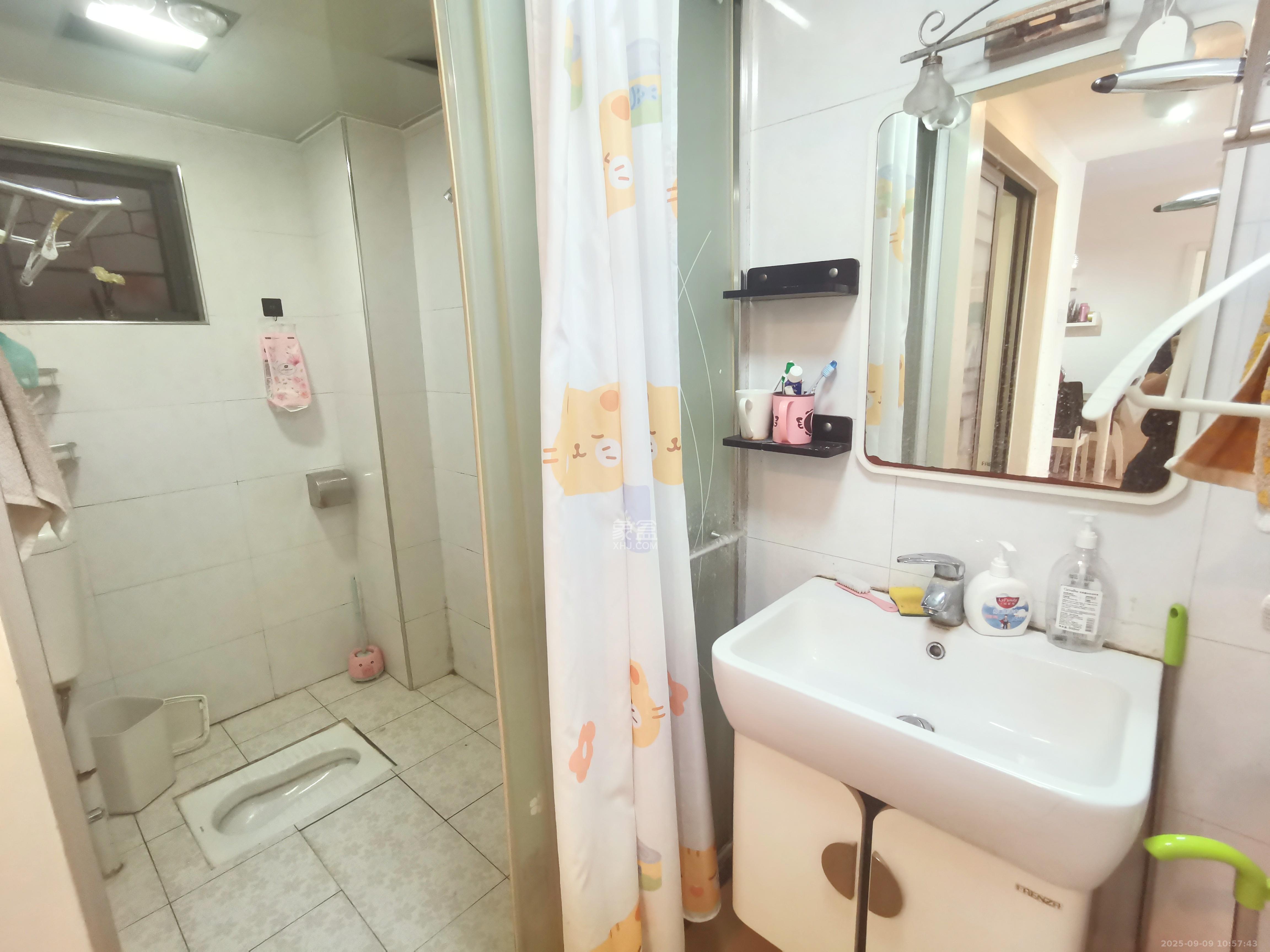 三一街区  2室2厅1卫   1600.00元/月室内图