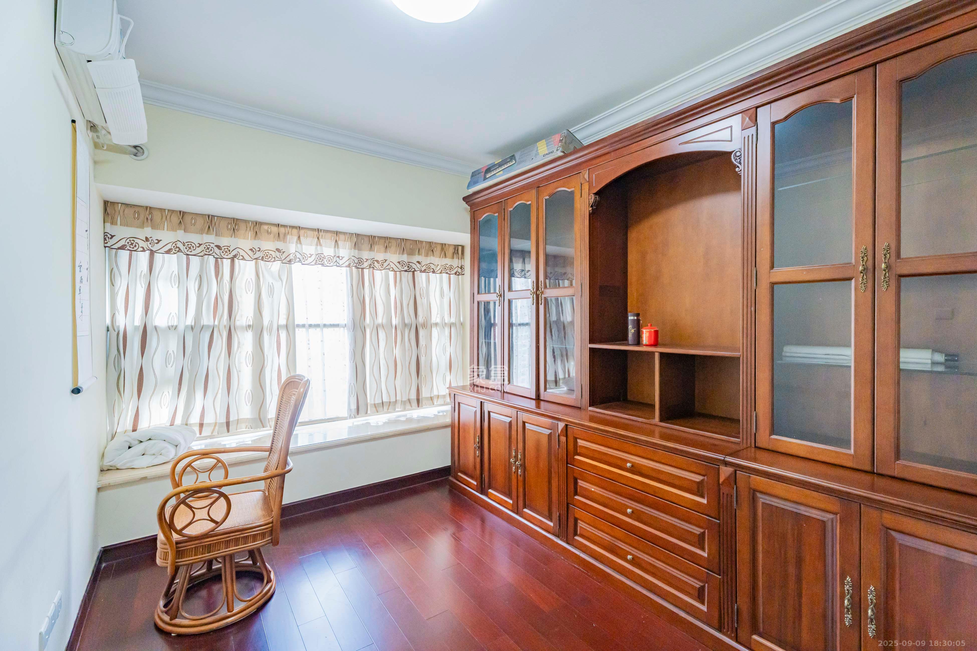 恒大雅苑  3室2厅2卫    145.0万卧室