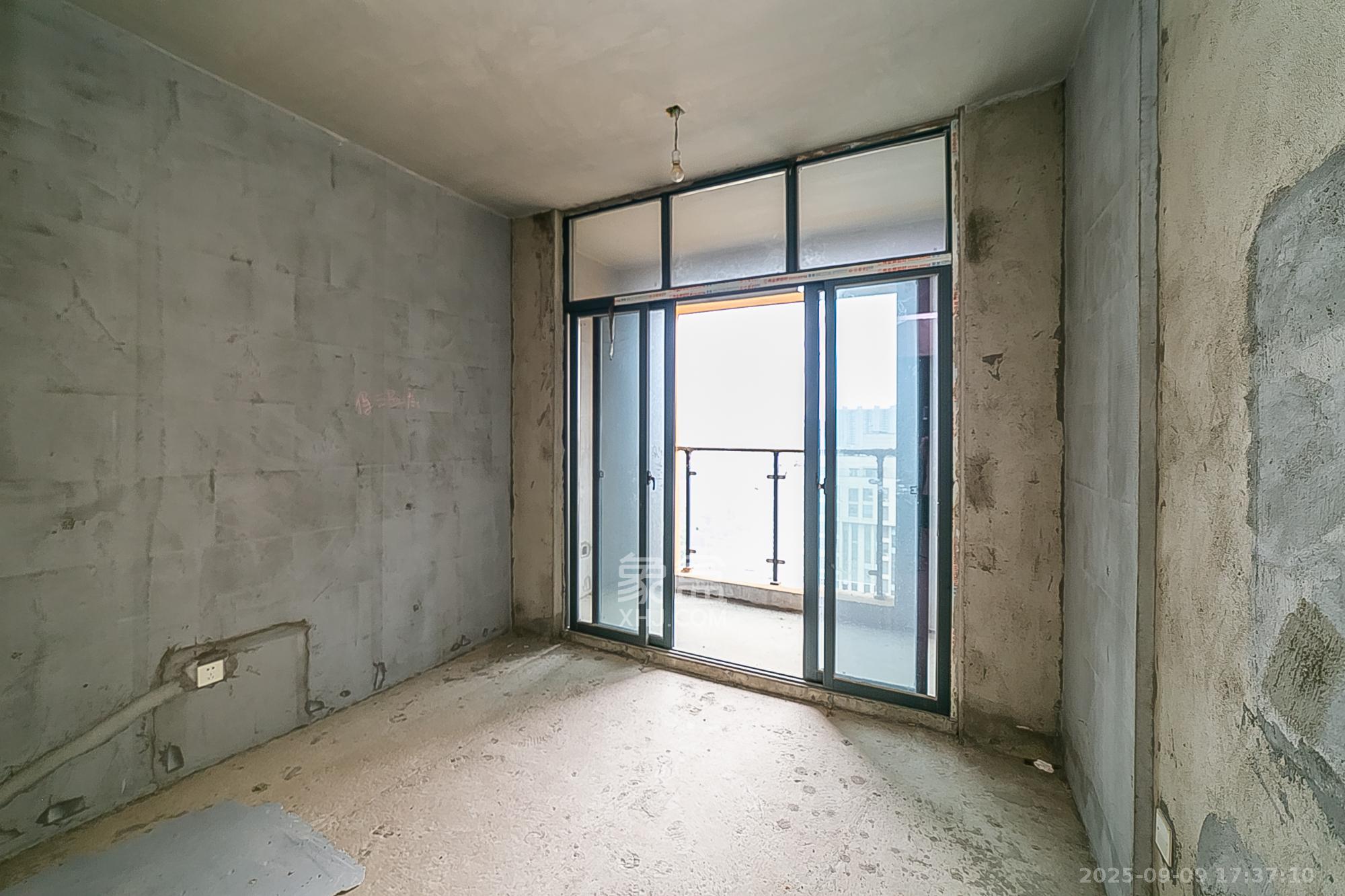 江南华府  3室2厅1卫    69.0万 江南华府  3室2厅1卫    69.0万卧室