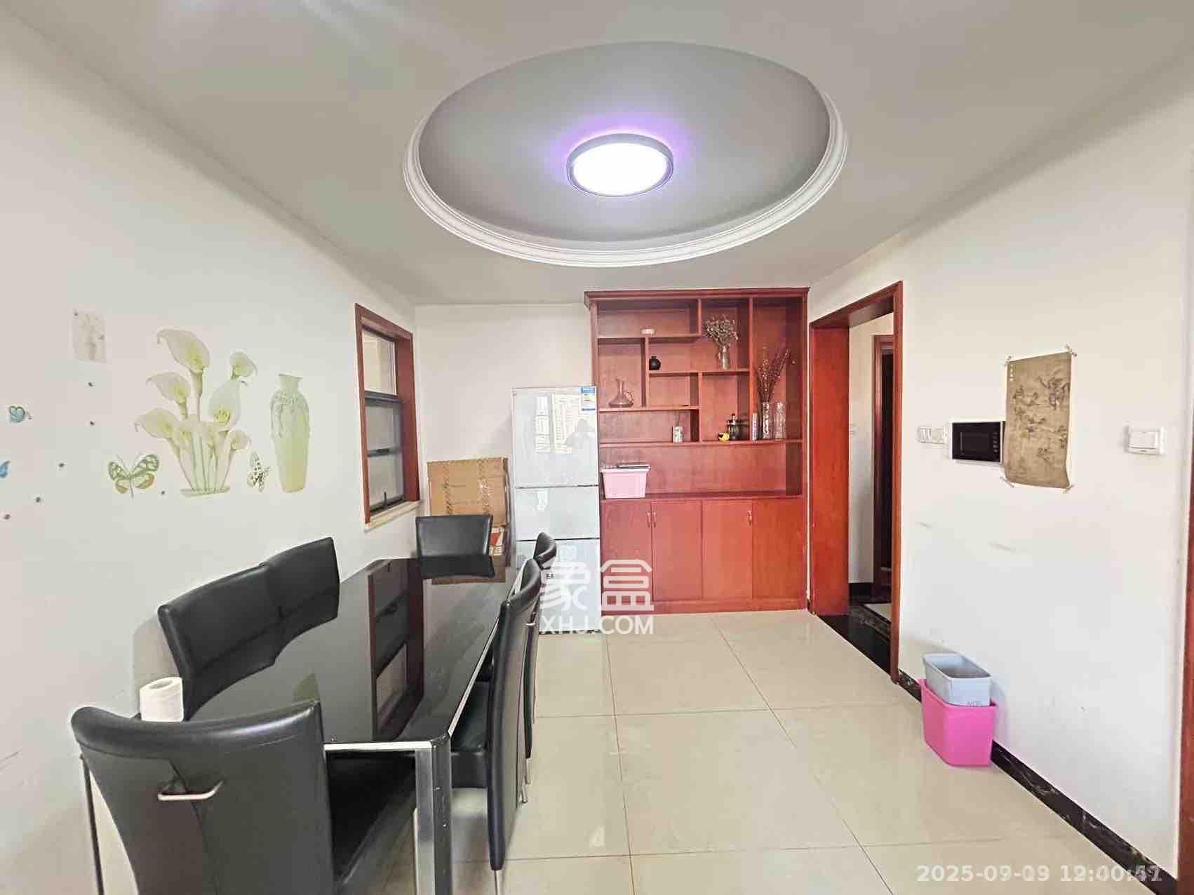 好莱城(弘德西街)  3室2厅2卫    2200.0元/月 好莱城(弘德西街)  3室2厅2卫    2200.0元/月室内图