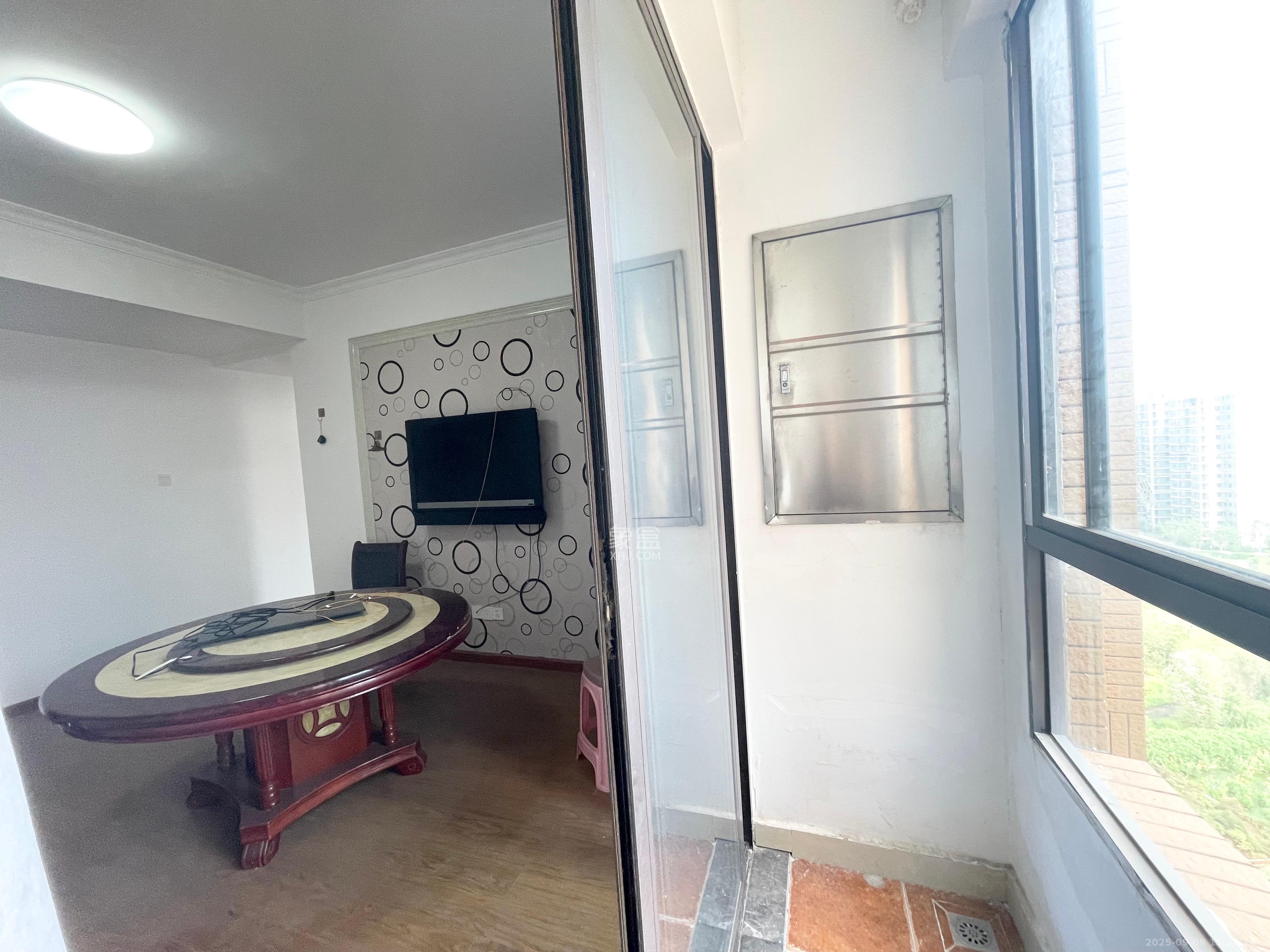 中信凯旋蓝岸（中信新城三期）  3室1厅1卫    2100.0元/月室内图