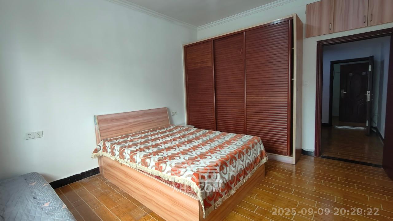 五星龙廻塘小区  2室1厅1卫    1200.0元/月 五星龙廻塘小区  2室1厅1卫    1200.0元/月室内图