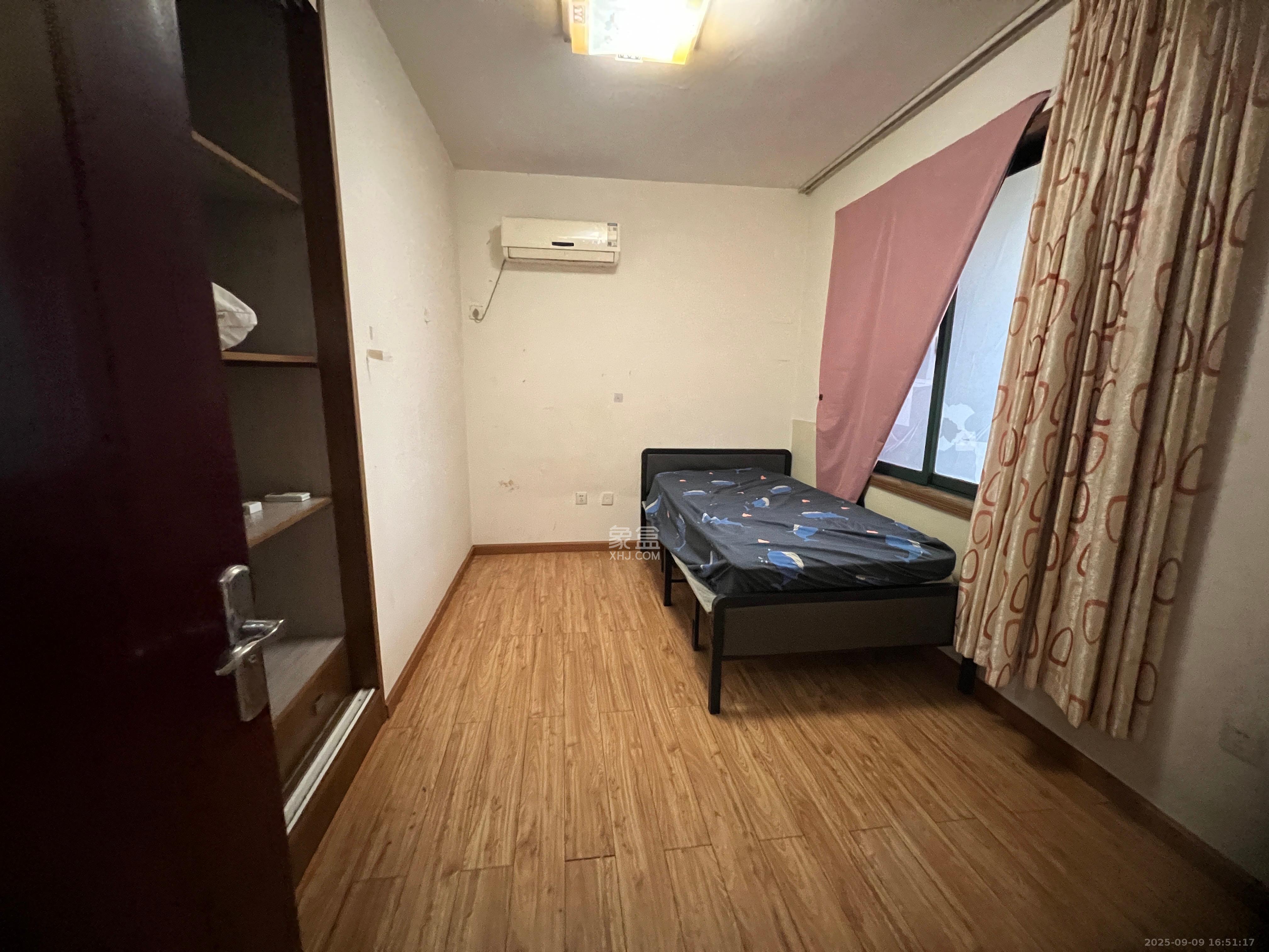 南明苑西区 4室2厅1卫 2700.0元/月 南明苑西区 4室2厅1卫 2700.0元/月室内图