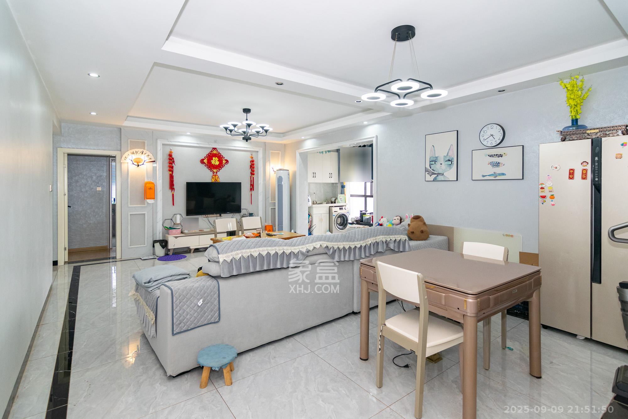 润和紫郡一期  4室2厅2卫    95.0万客厅