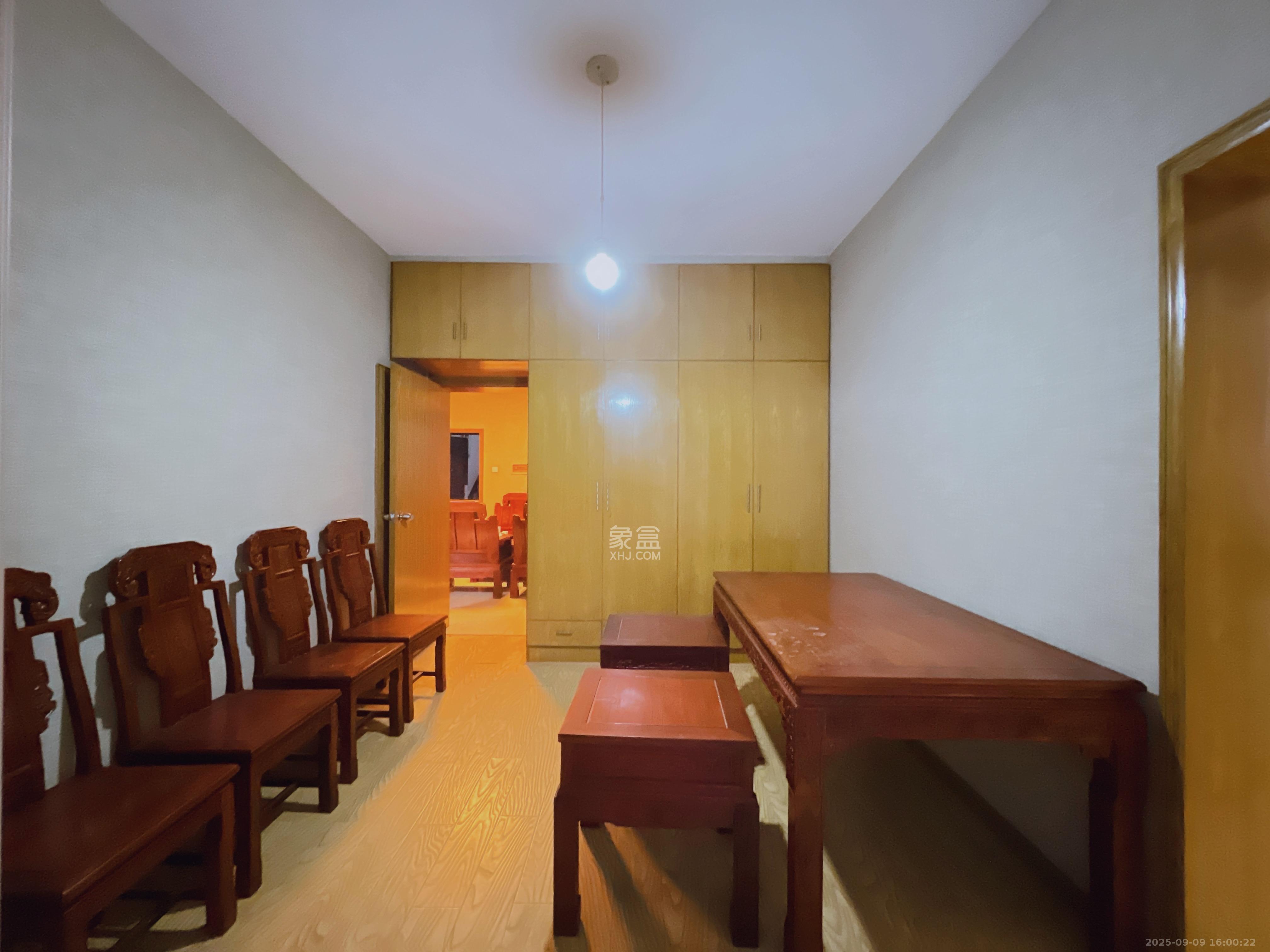 省体委冠军楼 1室0厅0卫 2500.0元/月 省体委冠军楼 1室0厅0卫 2500.0元/月室内图