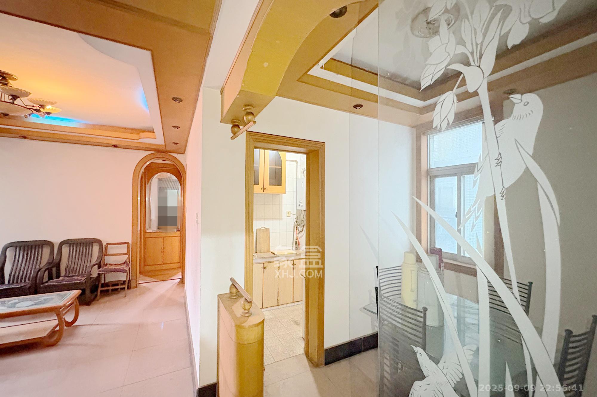 长铁高层  2室2厅1卫    68.0万 长铁高层  2室2厅1卫    68.0万厨房