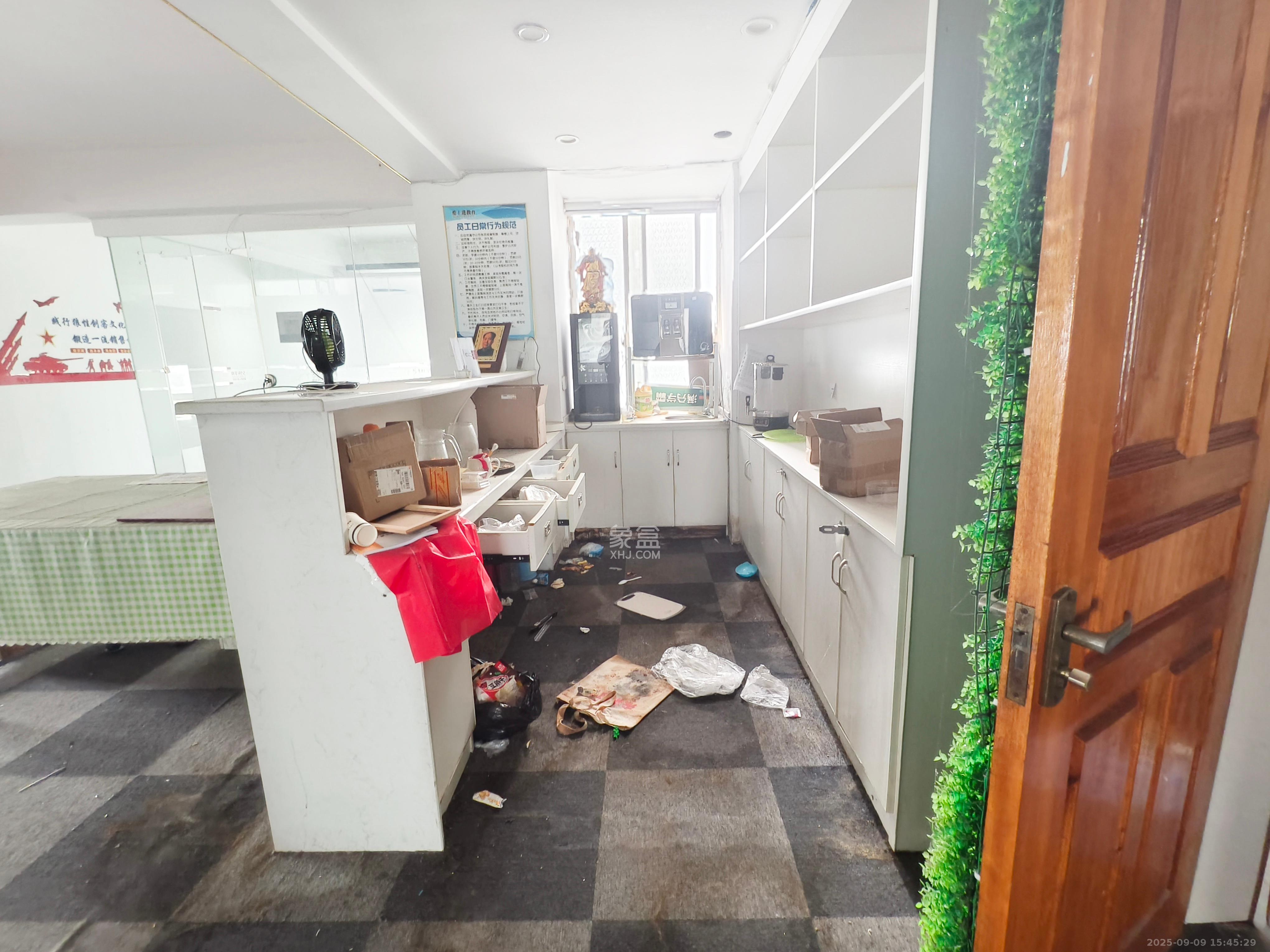 都市阳光大厦  6室2厅2卫    3700.0元/月室内图