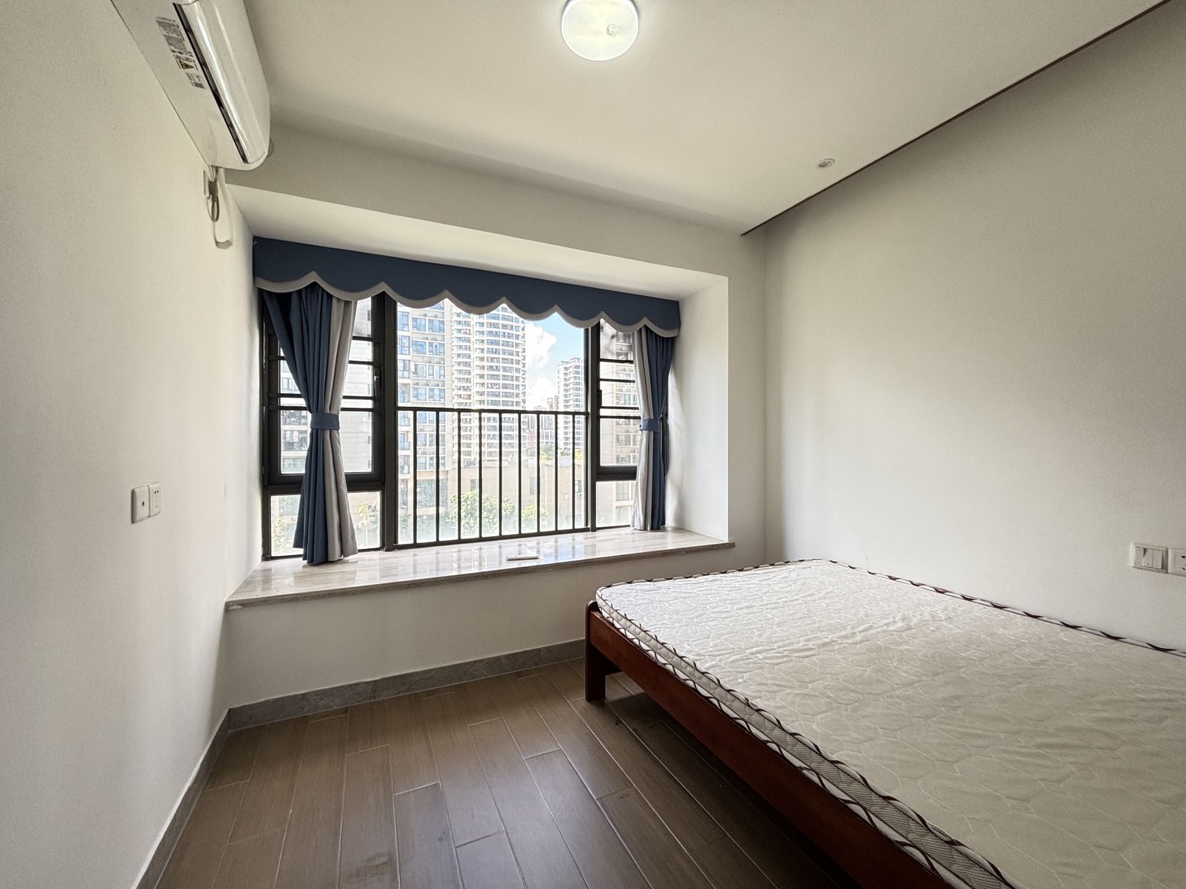 晨晖添玺  3室2厅2卫   2300.00元/月室内图