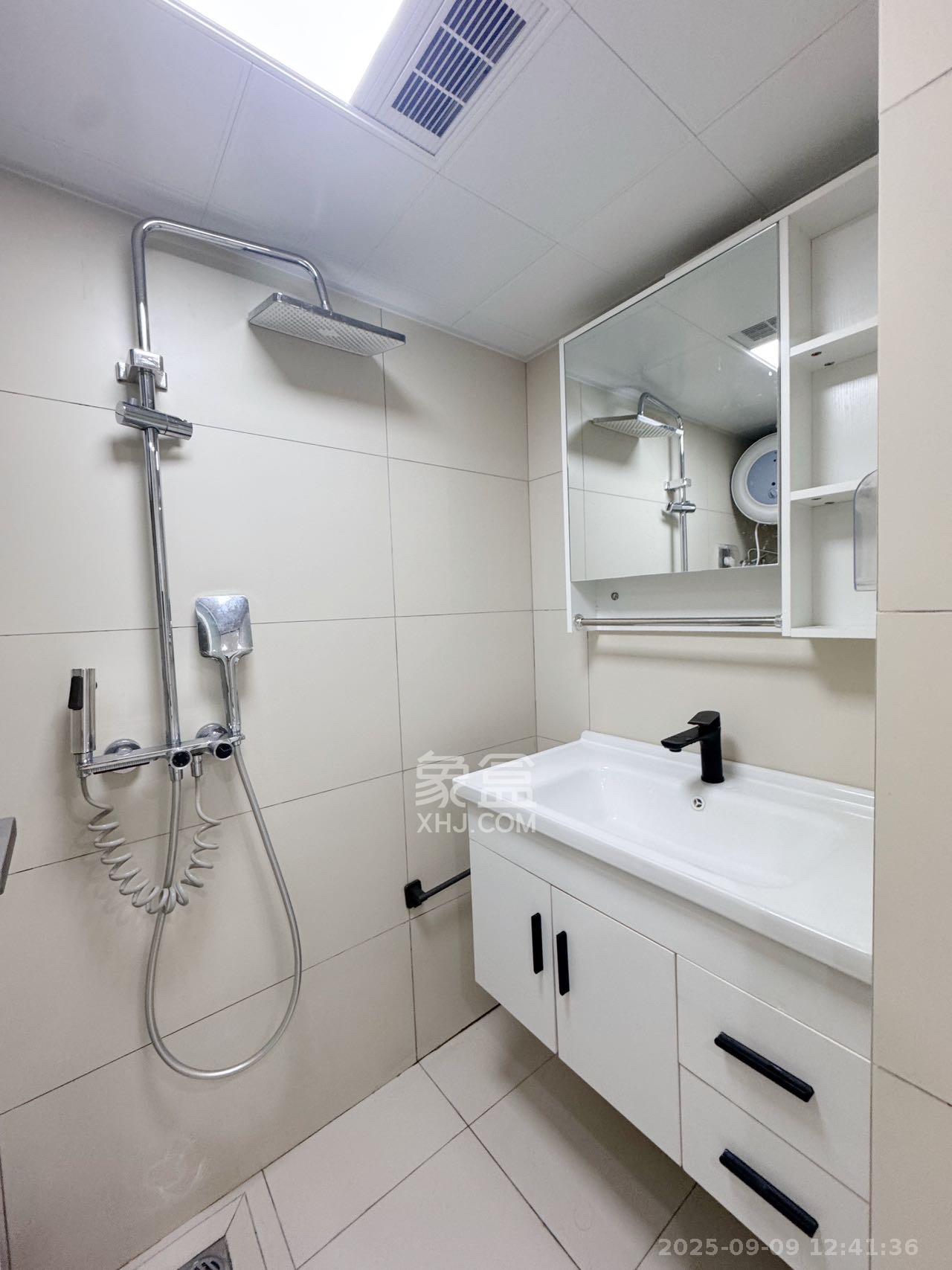 珠江花城好世界  1室1厅1卫    2200.0元/月 珠江花城好世界  1室1厅1卫    2200.0元/月室内图