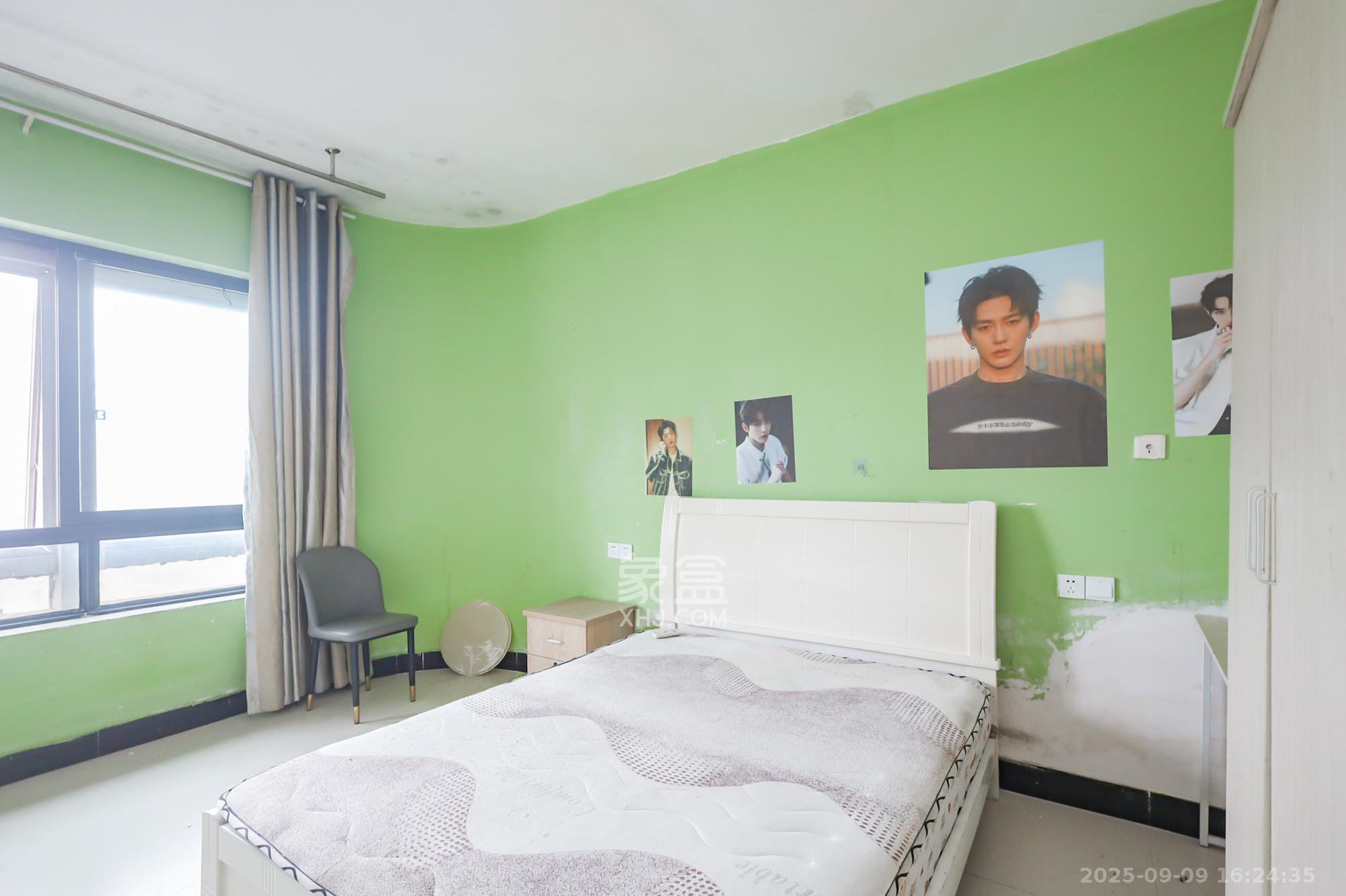 奥克斯广场  3室2厅1卫    110.0万 奥克斯广场  3室2厅1卫    110.0万卧室