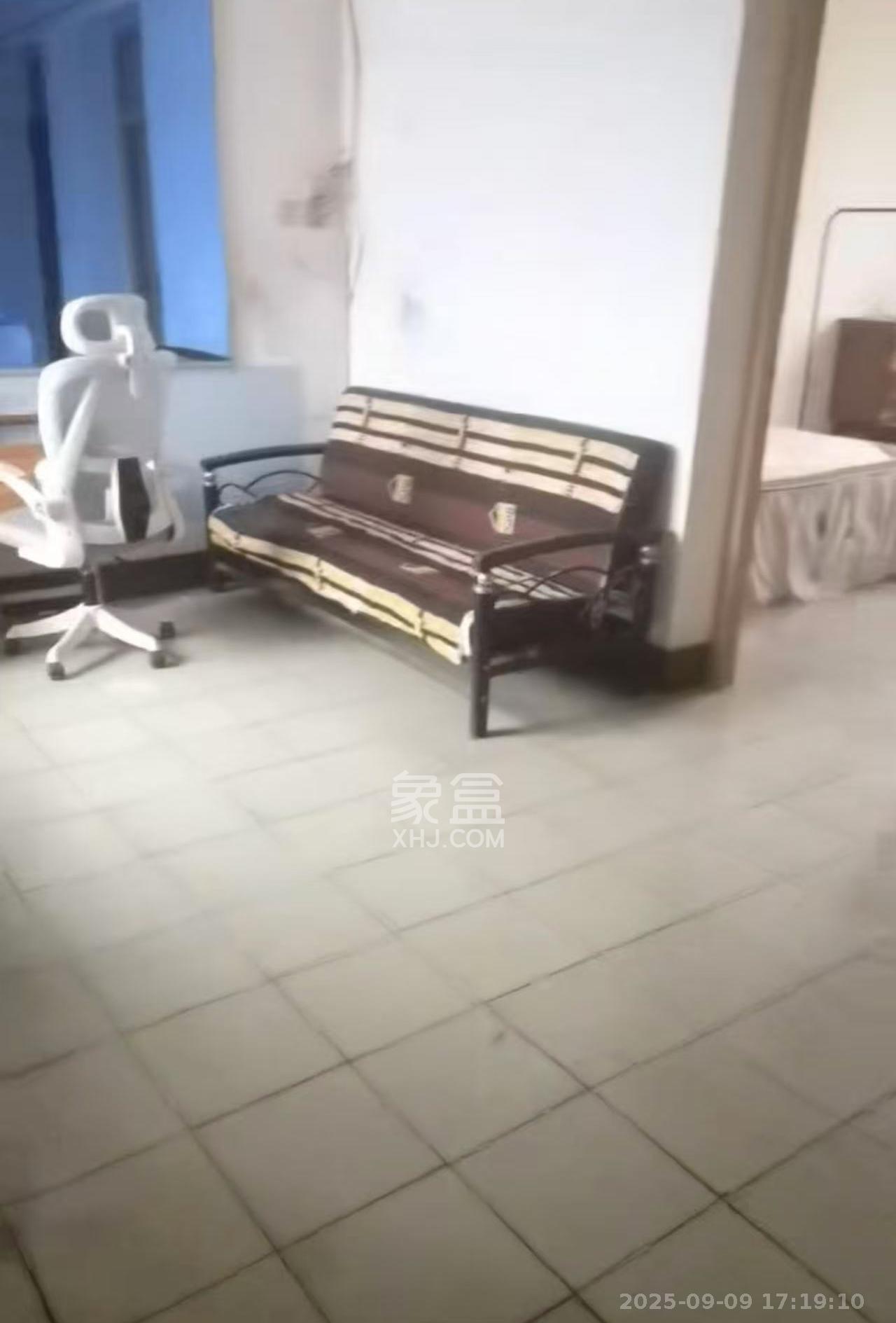 湖橡宿舍/湖橡小区  2室1厅1卫    1000.0元/月 湖橡宿舍/湖橡小区  2室1厅1卫    1000.0元/月室内图1