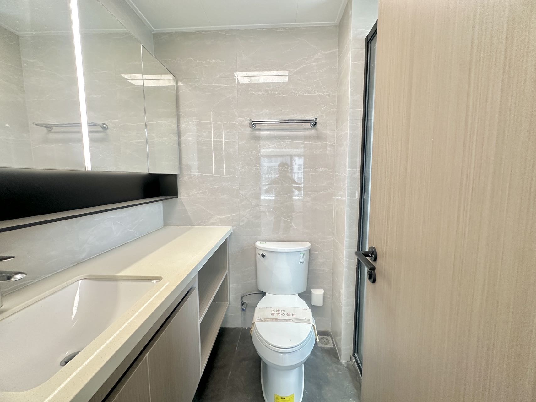 中海汇德里  3室2厅2卫    4500.0元/月 中海汇德里  3室2厅2卫    4500.0元/月室内图