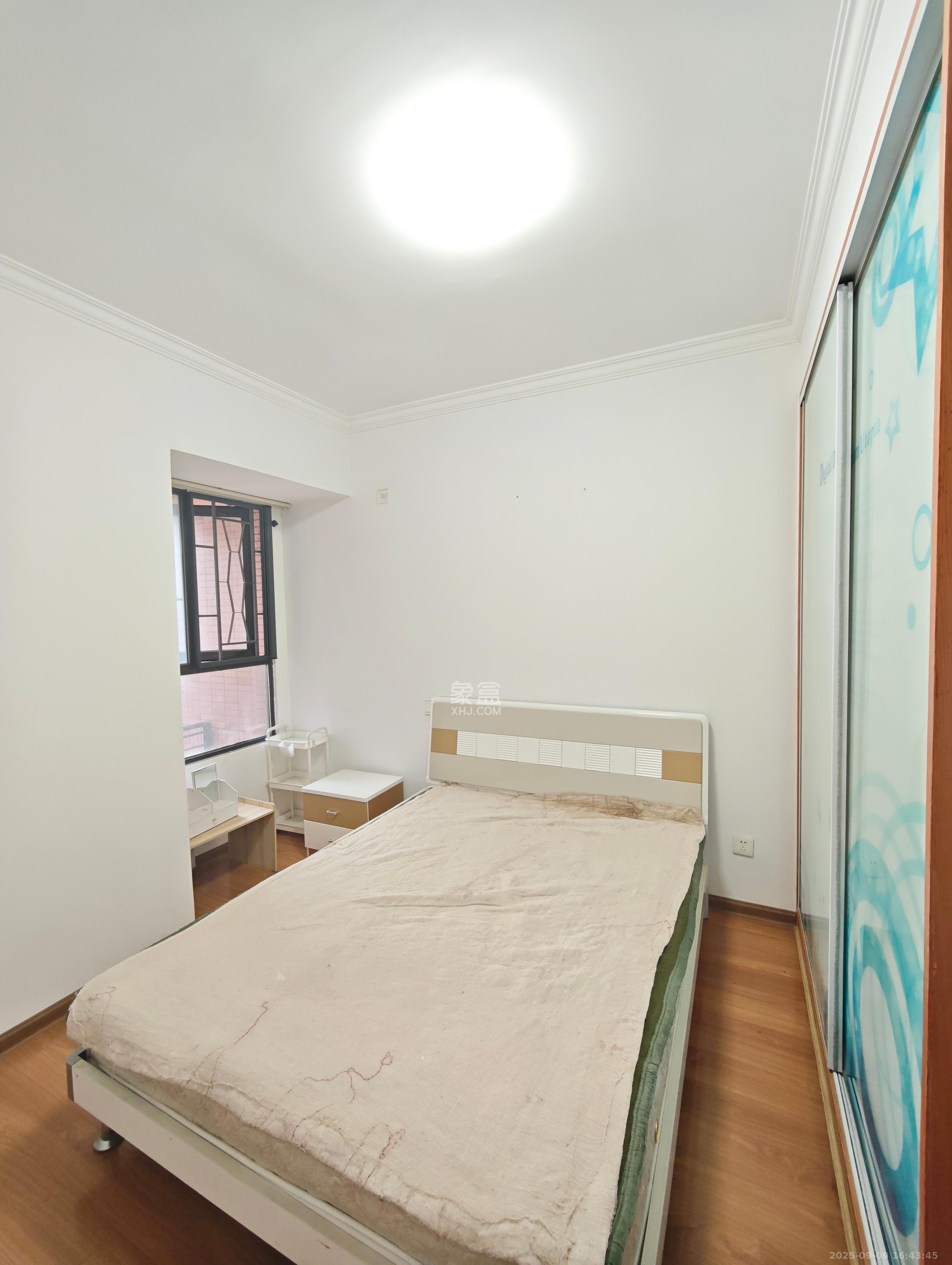 三一街区  3室2厅1卫    1800.0元/月 三一街区  3室2厅1卫    1800.0元/月室内图