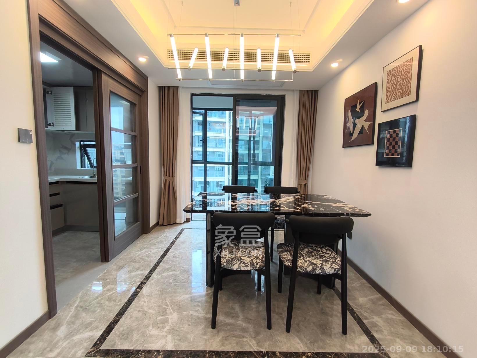 绿地V岛  4室2厅2卫    5000.0元/月 绿地V岛  4室2厅2卫    5000.0元/月室内图