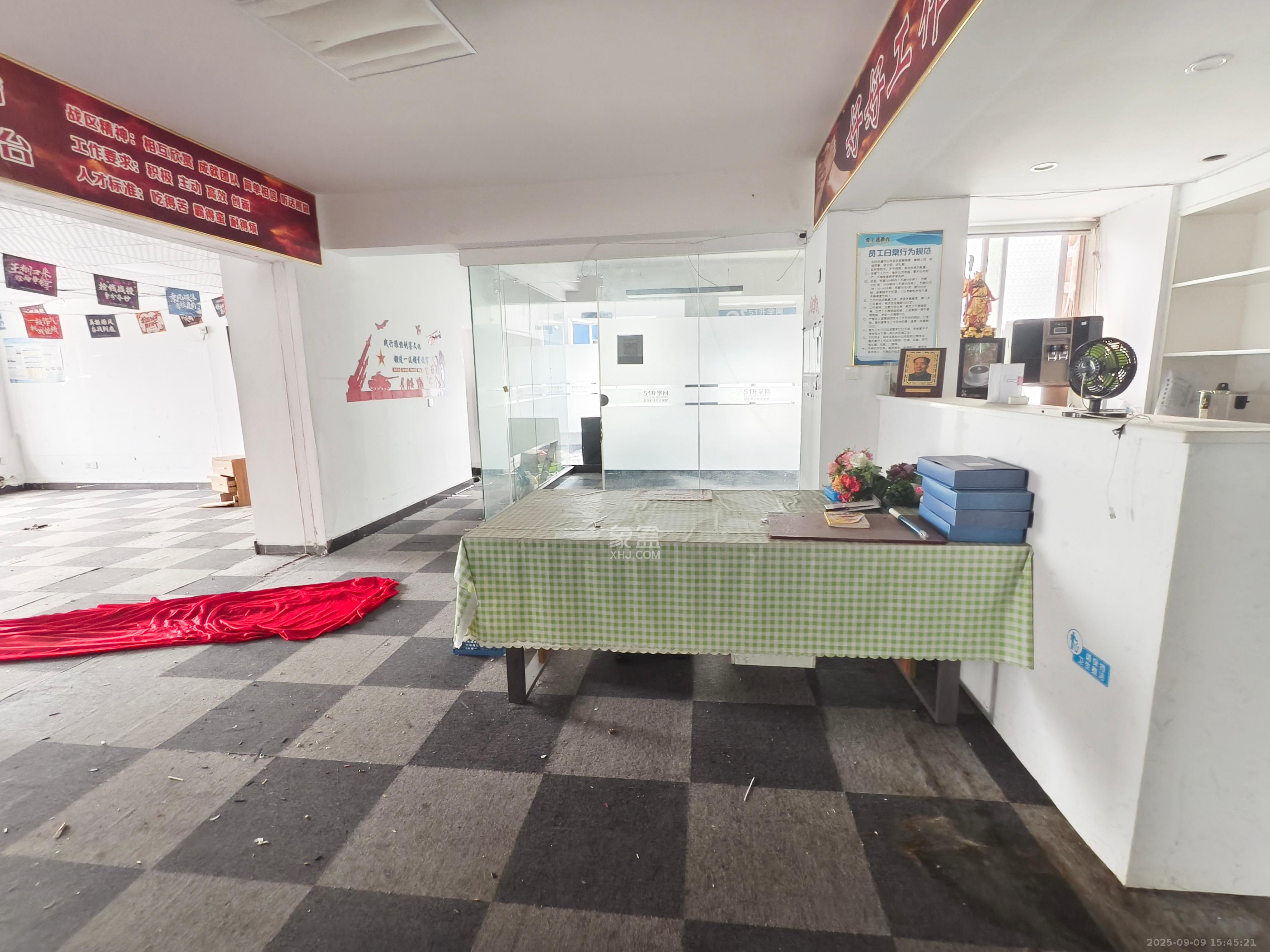 都市阳光大厦 6室2厅2卫 3700.0元/月 都市阳光大厦 6室2厅2卫 3700.0元/月室内图