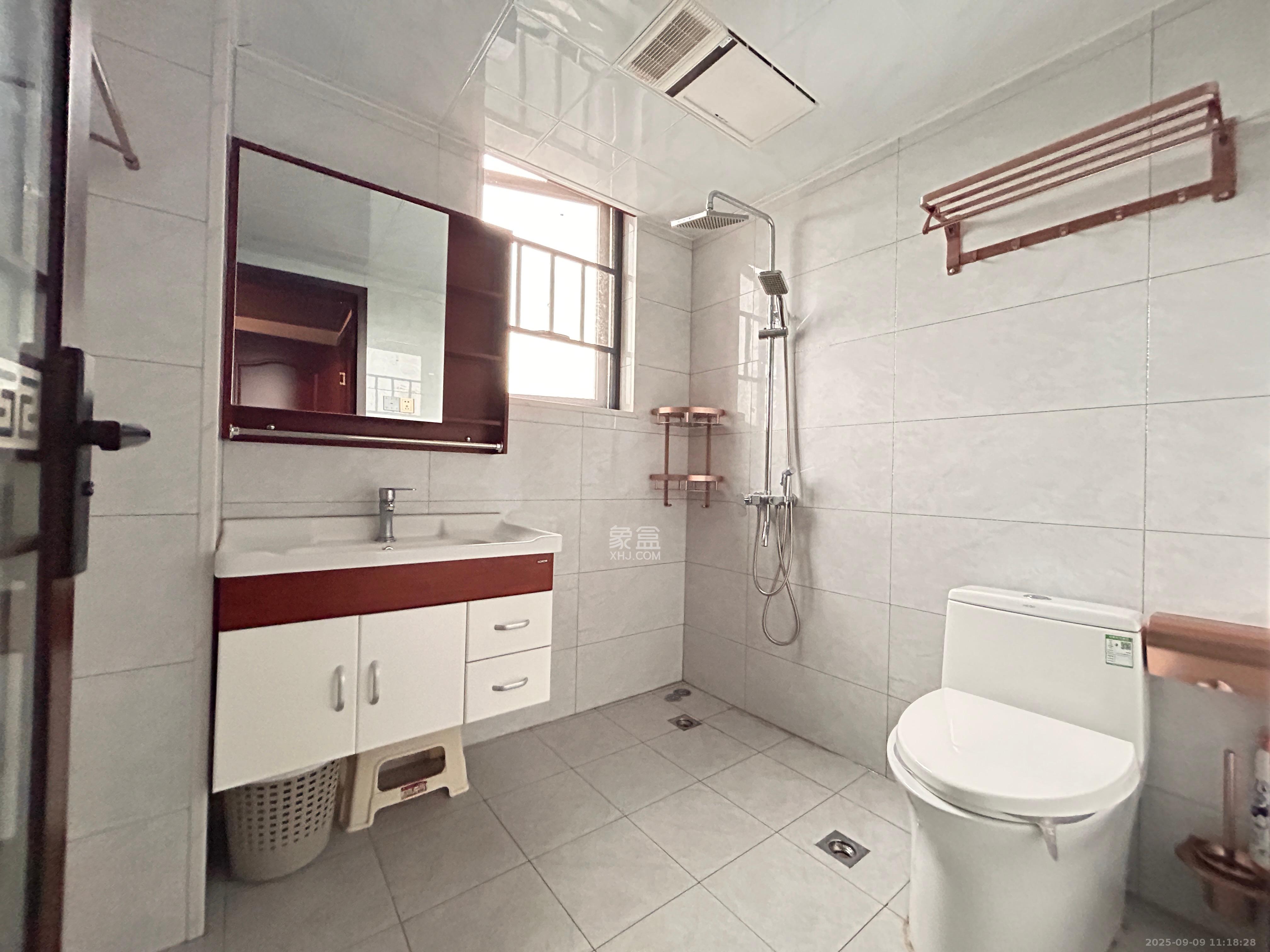 中信凯旋城(中信新城四期)  4室2厅2卫    2700.0元/月 中信凯旋城(中信新城四期)  4室2厅2卫    2700.0元/月室内图