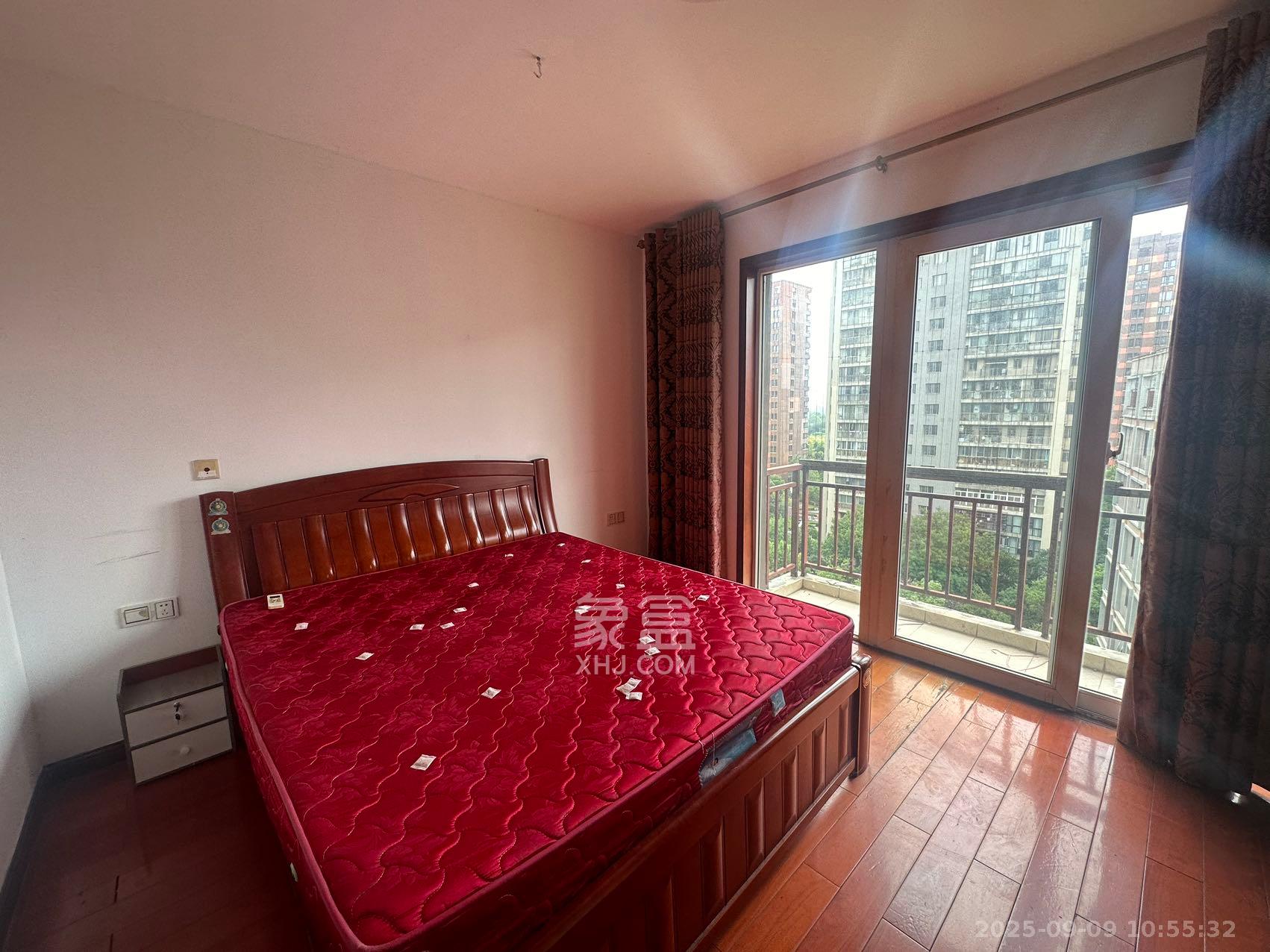 万国城（当代满庭春MOMA）一期  5室2厅2卫    2800.0元/月室内图