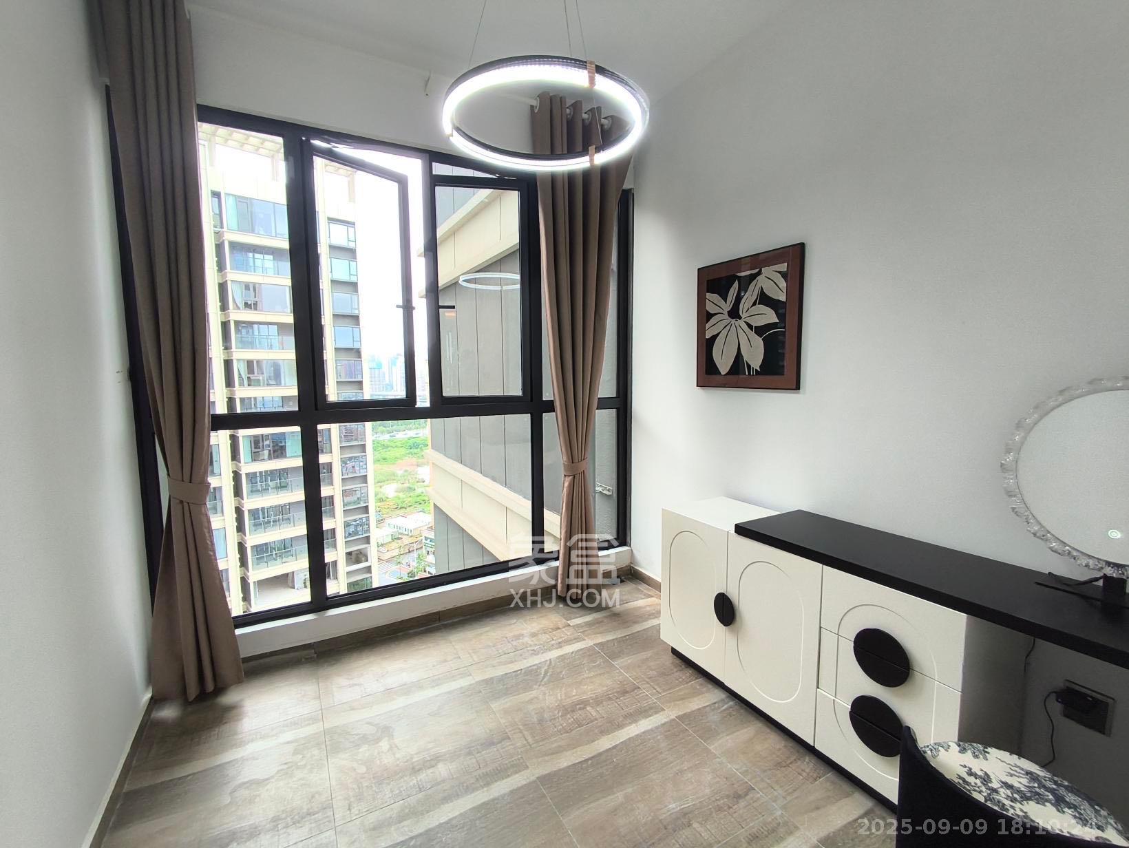 绿地V岛  4室2厅2卫    5000.0元/月室内图