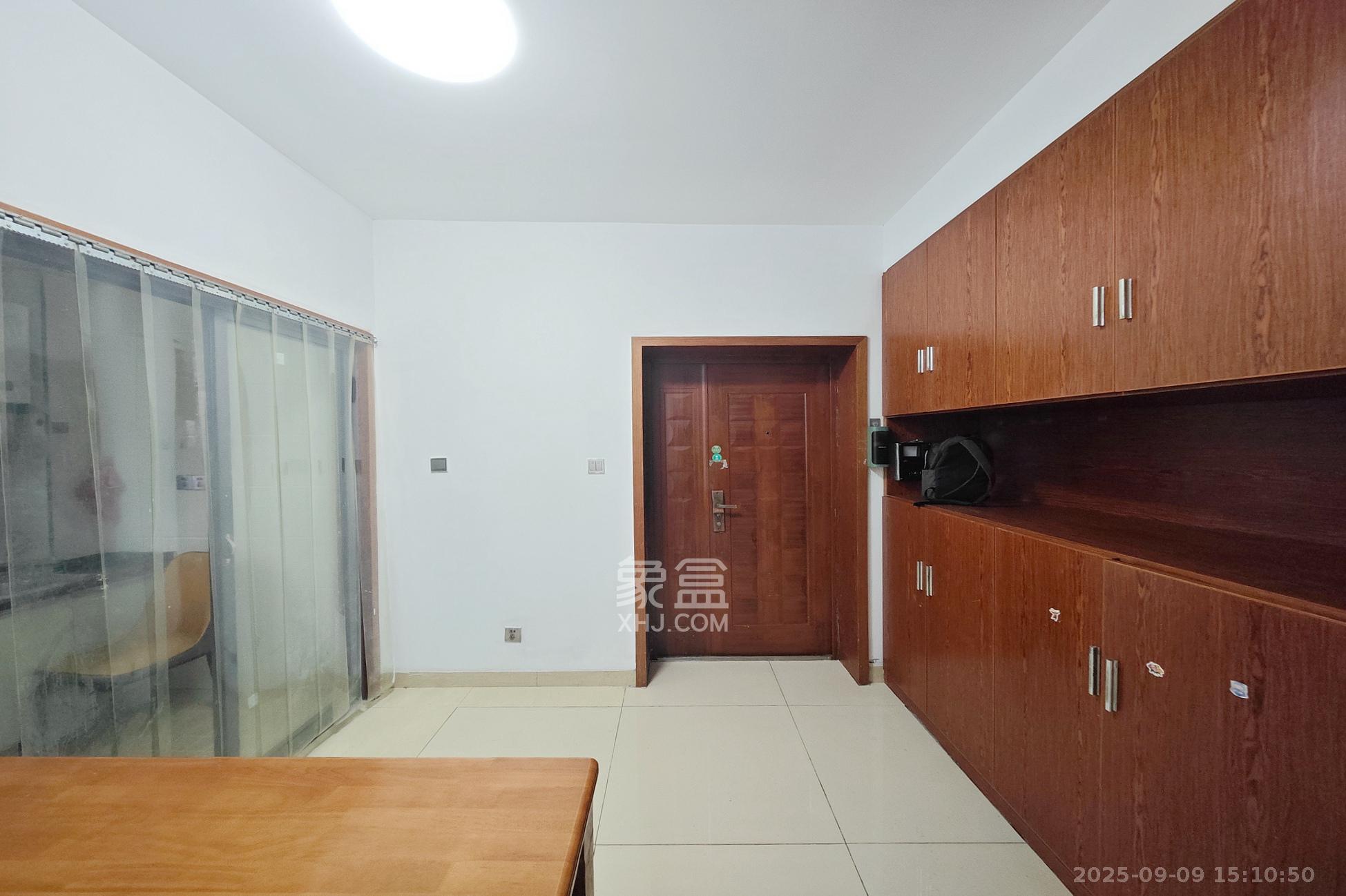 新城新世界一二三期 3室2厅1卫 87.0万 新城新世界一二三期 3室2厅1卫 87.0万客厅