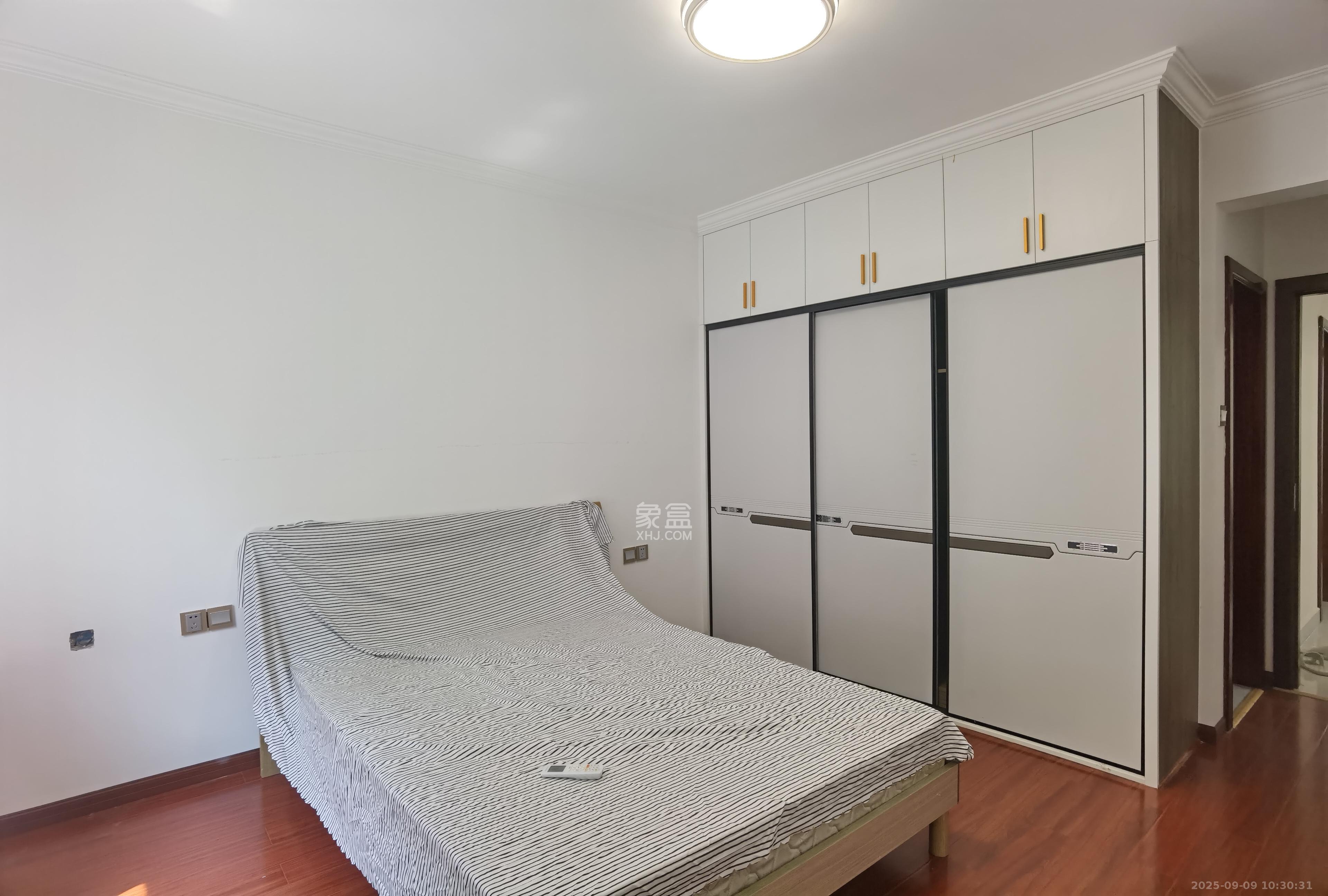 华润桃源里  4室2厅2卫    2600.0元/月室内图