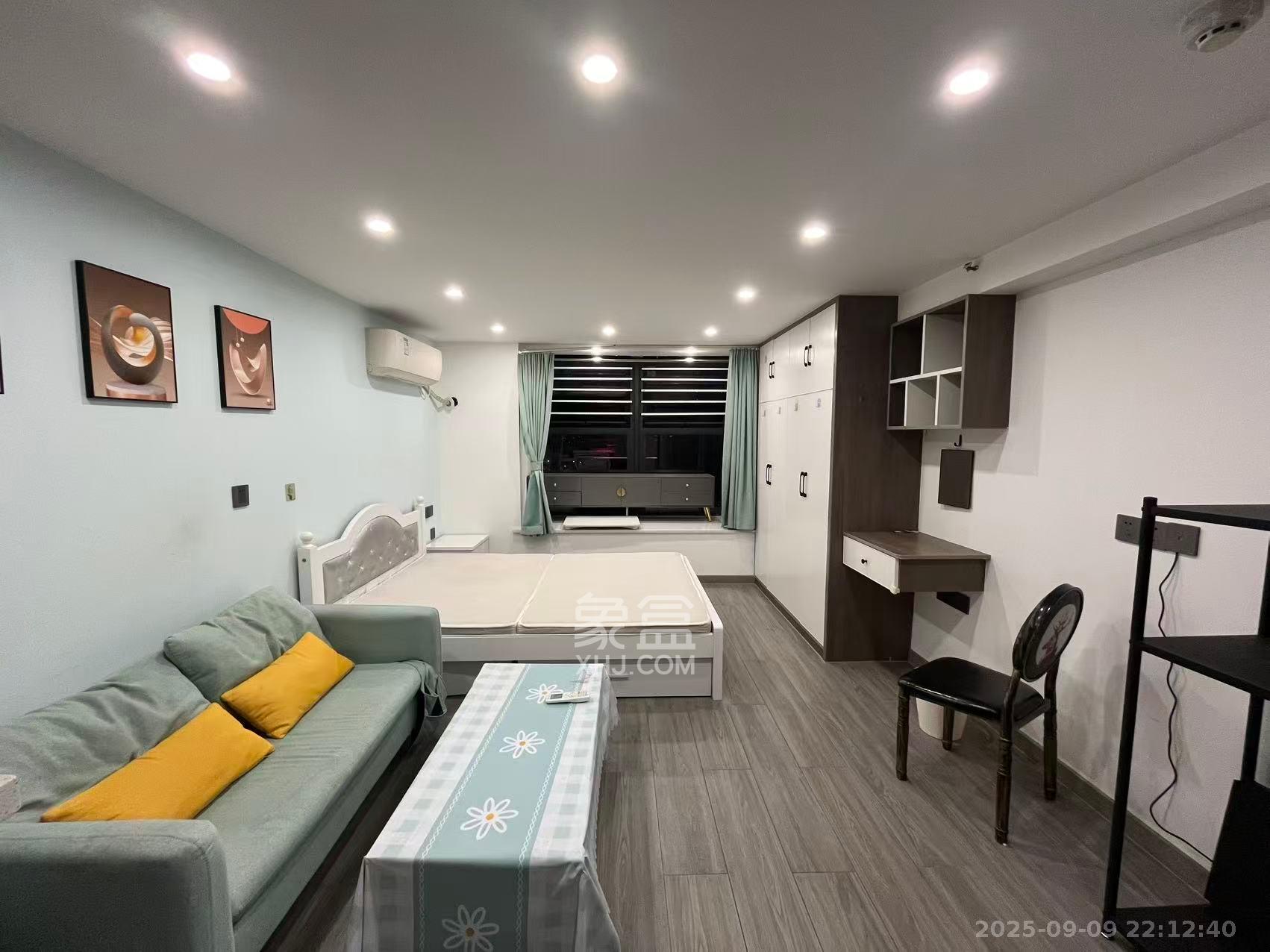 龙湖新壹城  1室1厅1卫    1400.0元/月