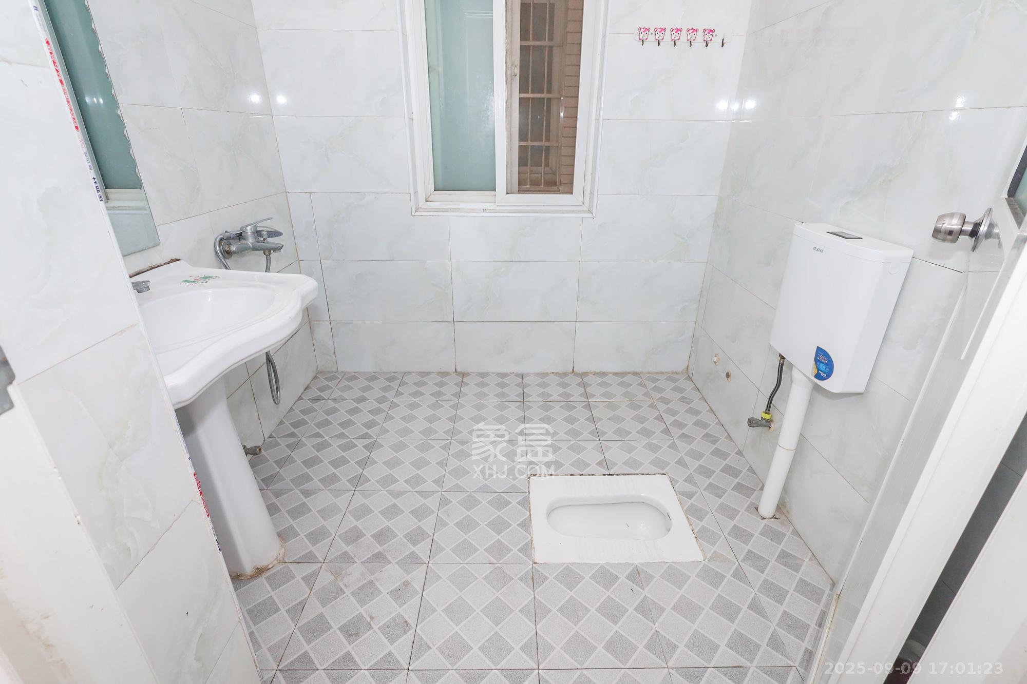 阳光新城 3室2厅2卫 105.0万 阳光新城 3室2厅2卫 105.0万卫生间