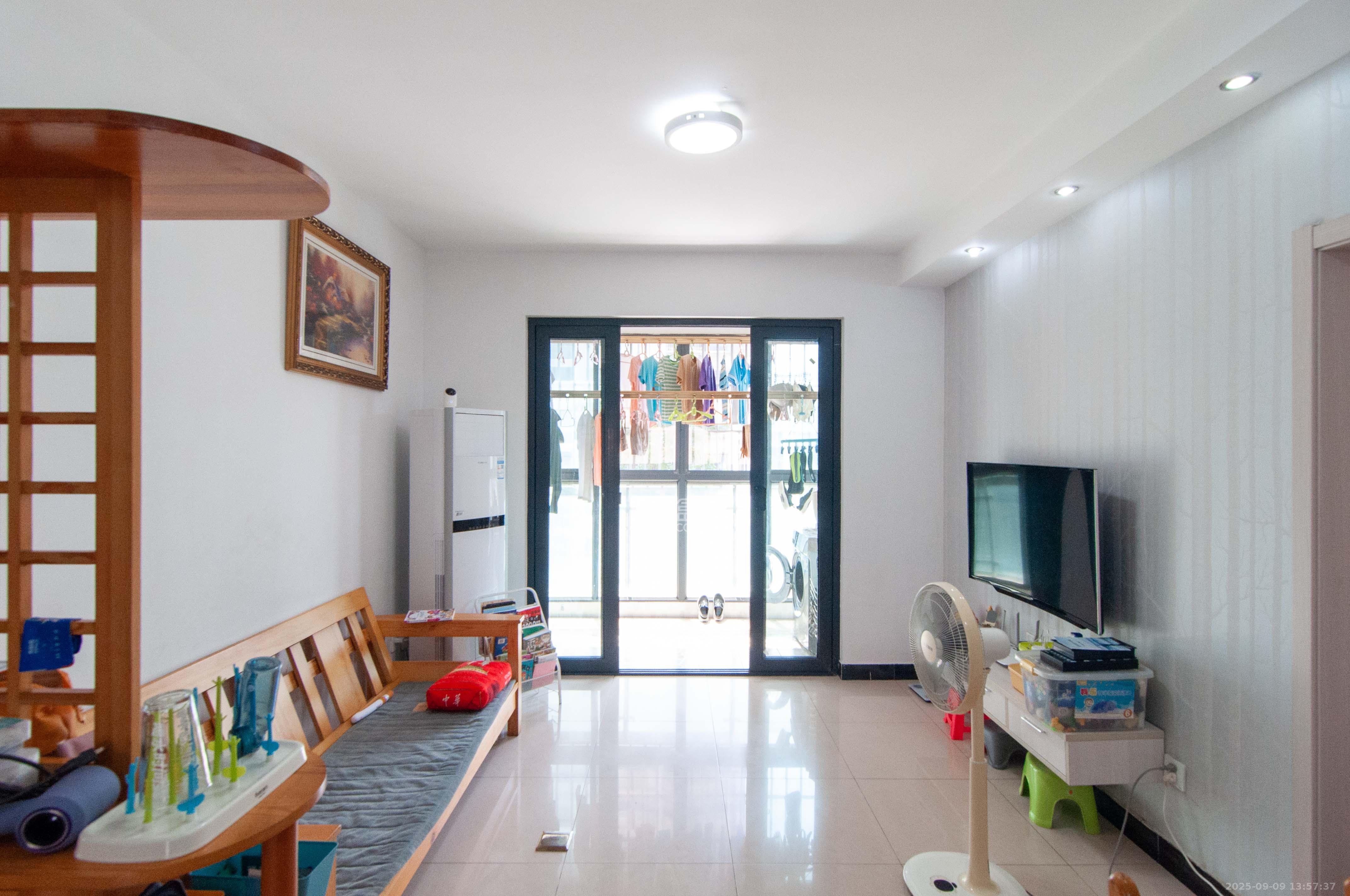 高鑫麓城 3室2厅1卫 79.0万 高鑫麓城 3室2厅1卫 79.0万客厅