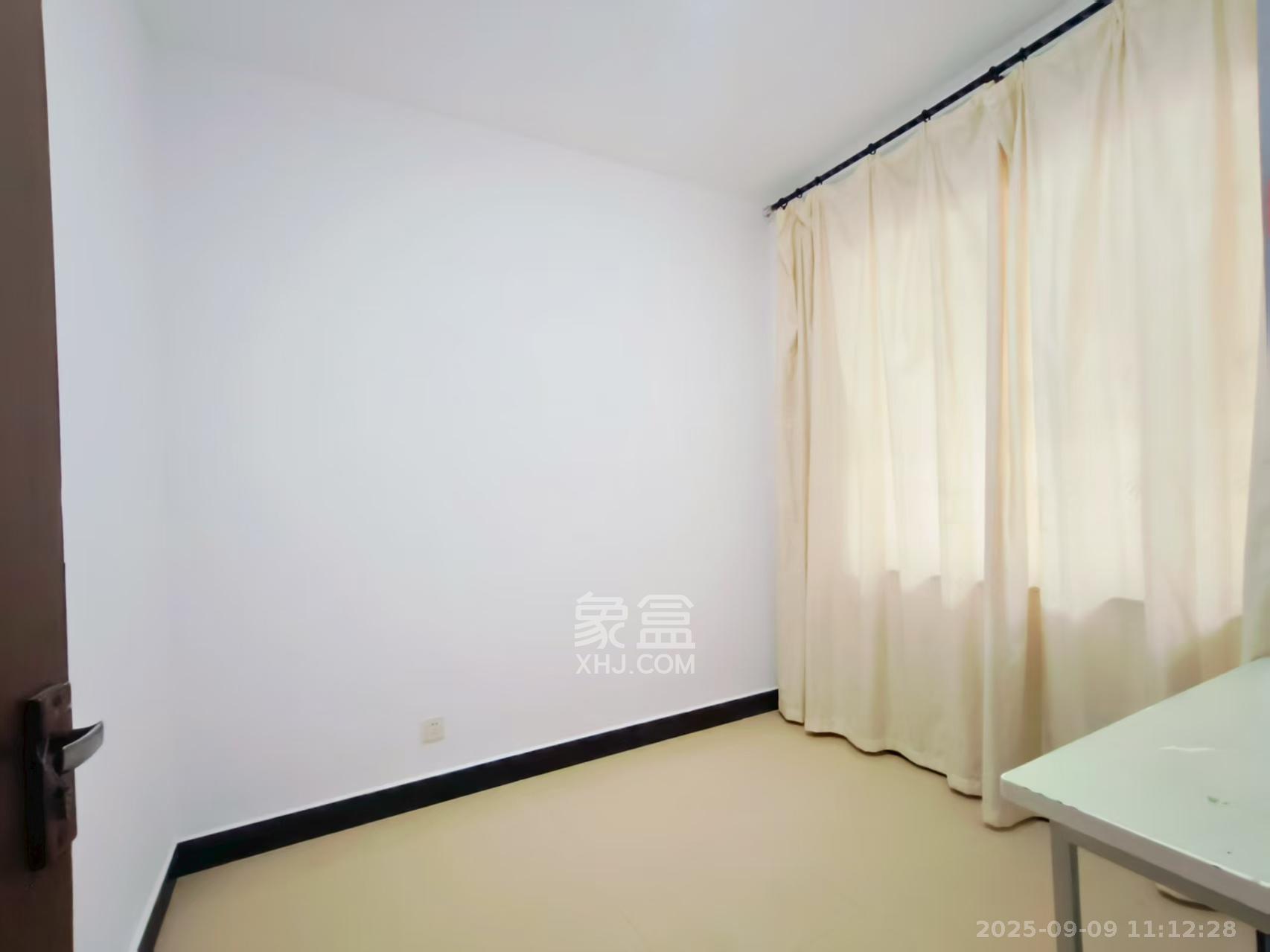 湘绣城 4室2厅1卫 1700.0元/月 湘绣城 4室2厅1卫 1700.0元/月室内图