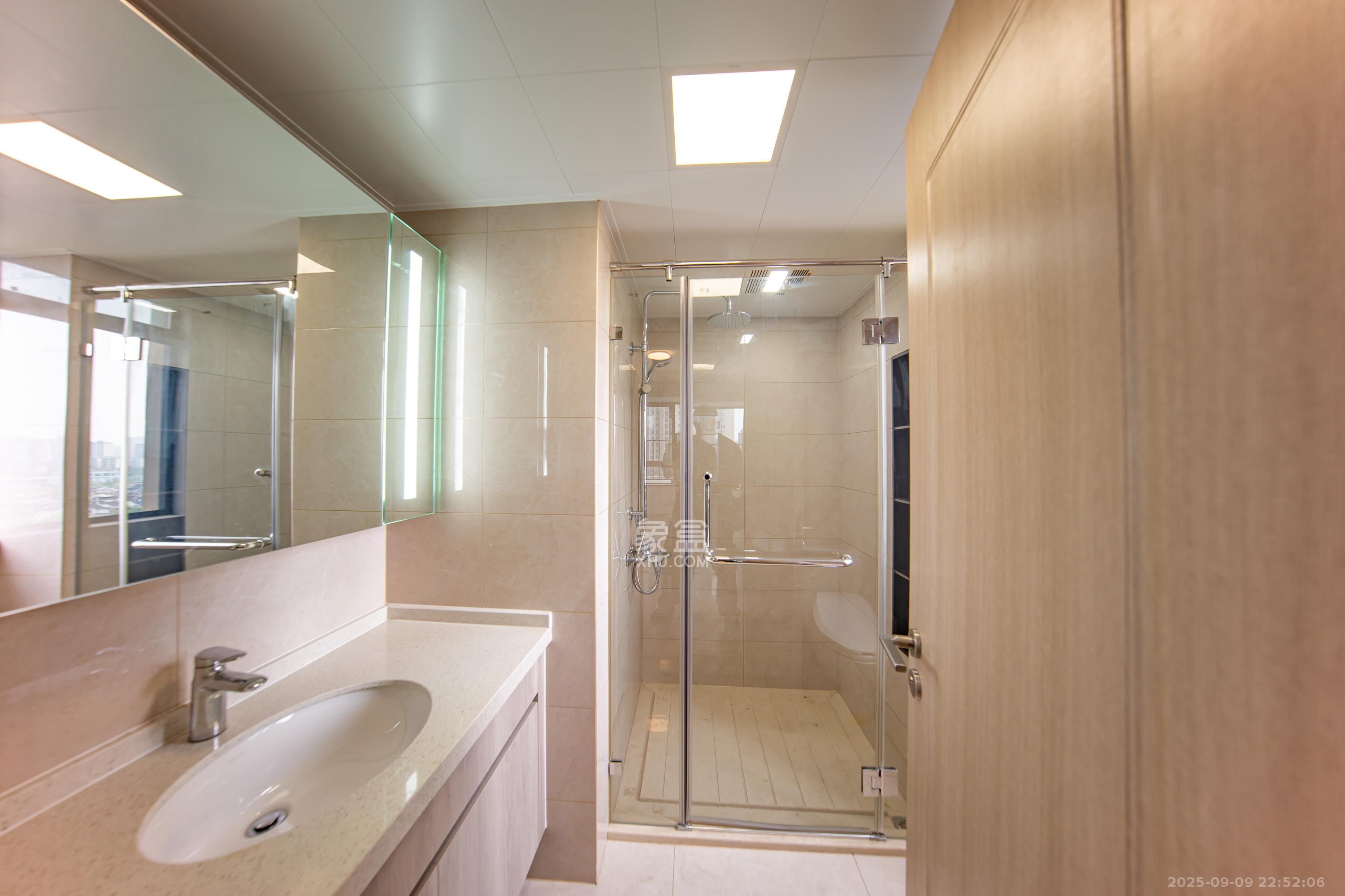 建投象山国际  3室2厅2卫    129.0万 建投象山国际  3室2厅2卫    129.0万卫生间