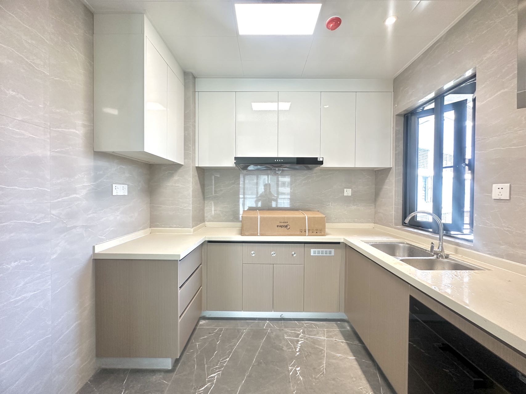 中海汇德里  3室2厅2卫    4500.0元/月 中海汇德里  3室2厅2卫    4500.0元/月室内图