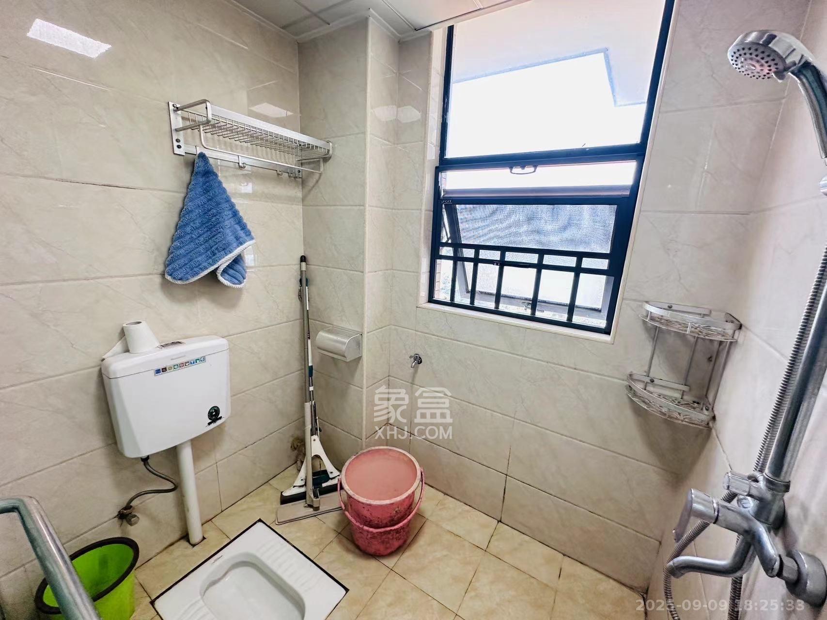 慢步江湾  3室2厅2卫    2500.0元/月室内图