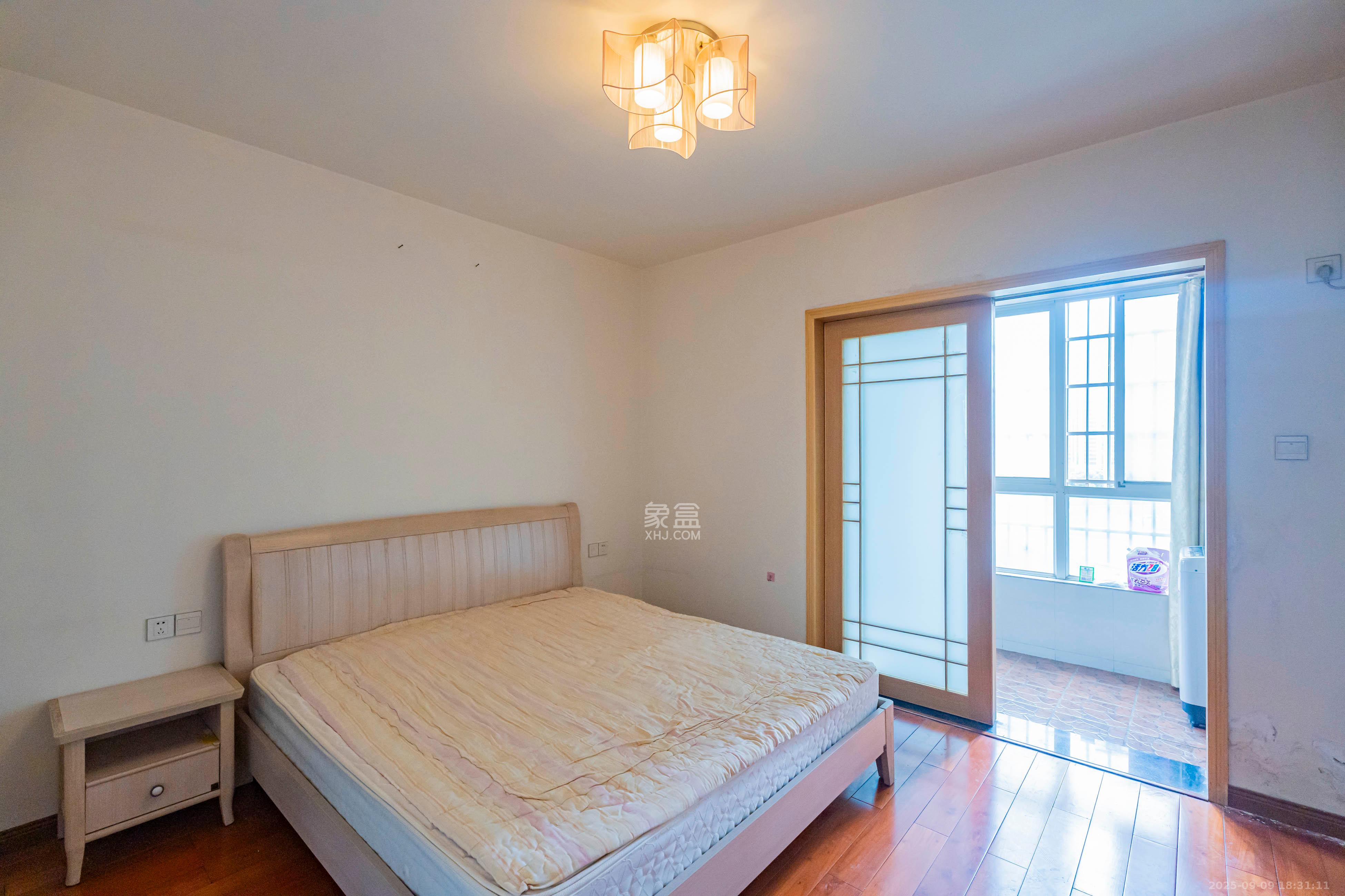 月湖兰庭  3室2厅2卫    100.0万卧室