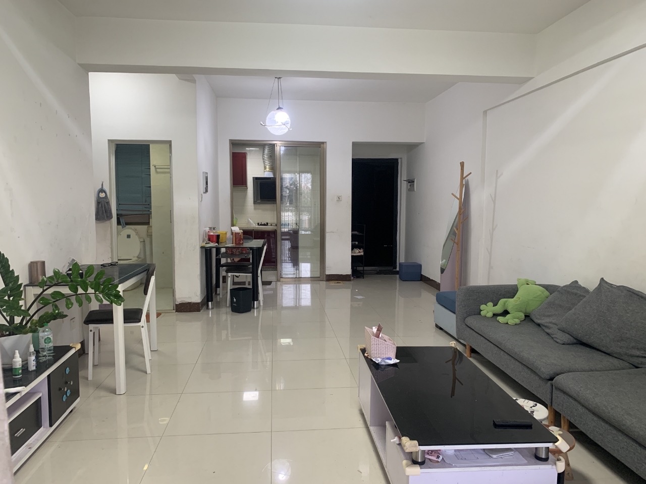 世代雅居  2室1厅1卫    2500.0元/月 世代雅居  2室1厅1卫    2500.0元/月室内图