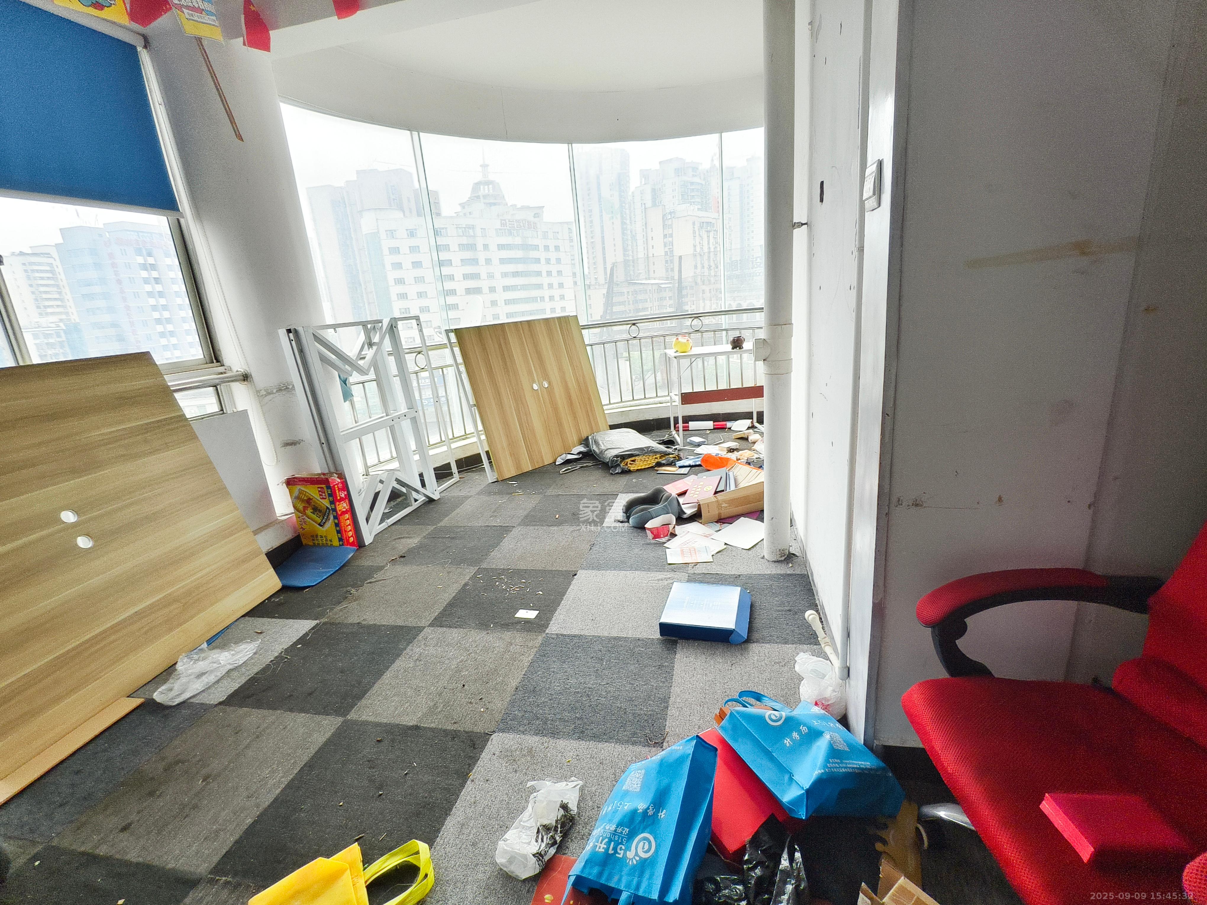 都市阳光大厦 6室2厅2卫 3700.0元/月 都市阳光大厦 6室2厅2卫 3700.0元/月室内图