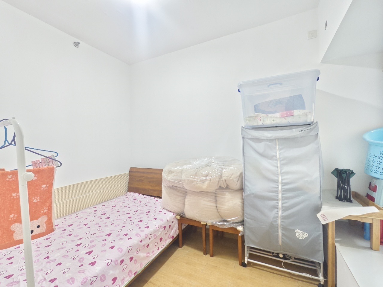 碧桂园一、二期(中央首府)  2室2厅1卫    65.0万 碧桂园一、二期(中央首府)  2室2厅1卫    65.0万客厅