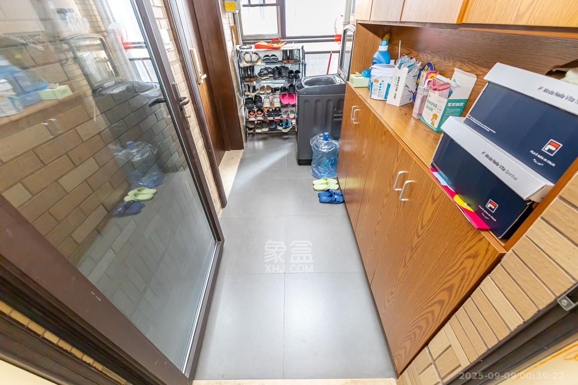 时代倾城一期  3室2厅2卫   80.00万阳台