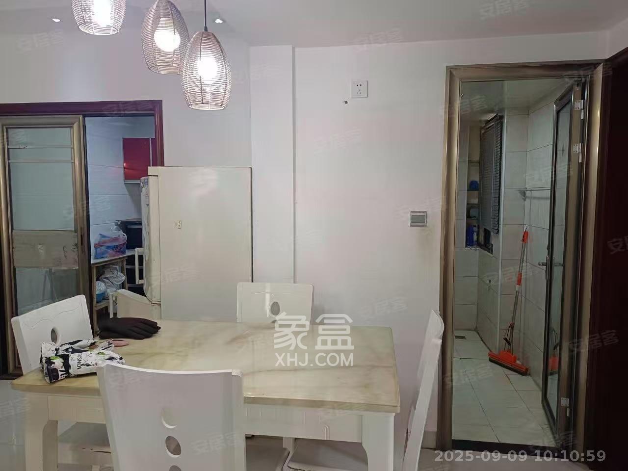 勤诚达新界 3室2厅1卫 2000.0元/月 勤诚达新界 3室2厅1卫 2000.0元/月室内图